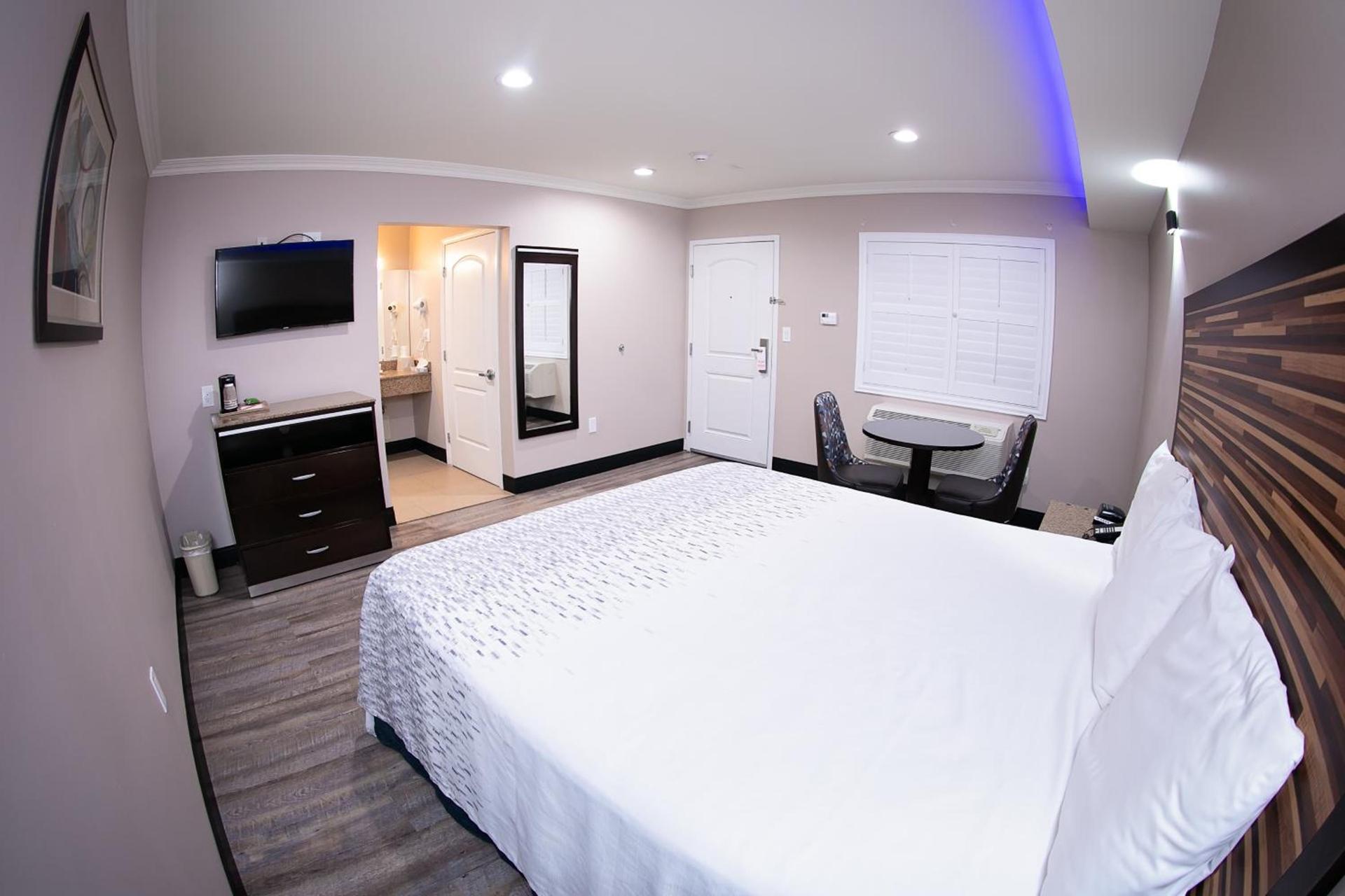 Diamond Bell Inn & Suites photo 21