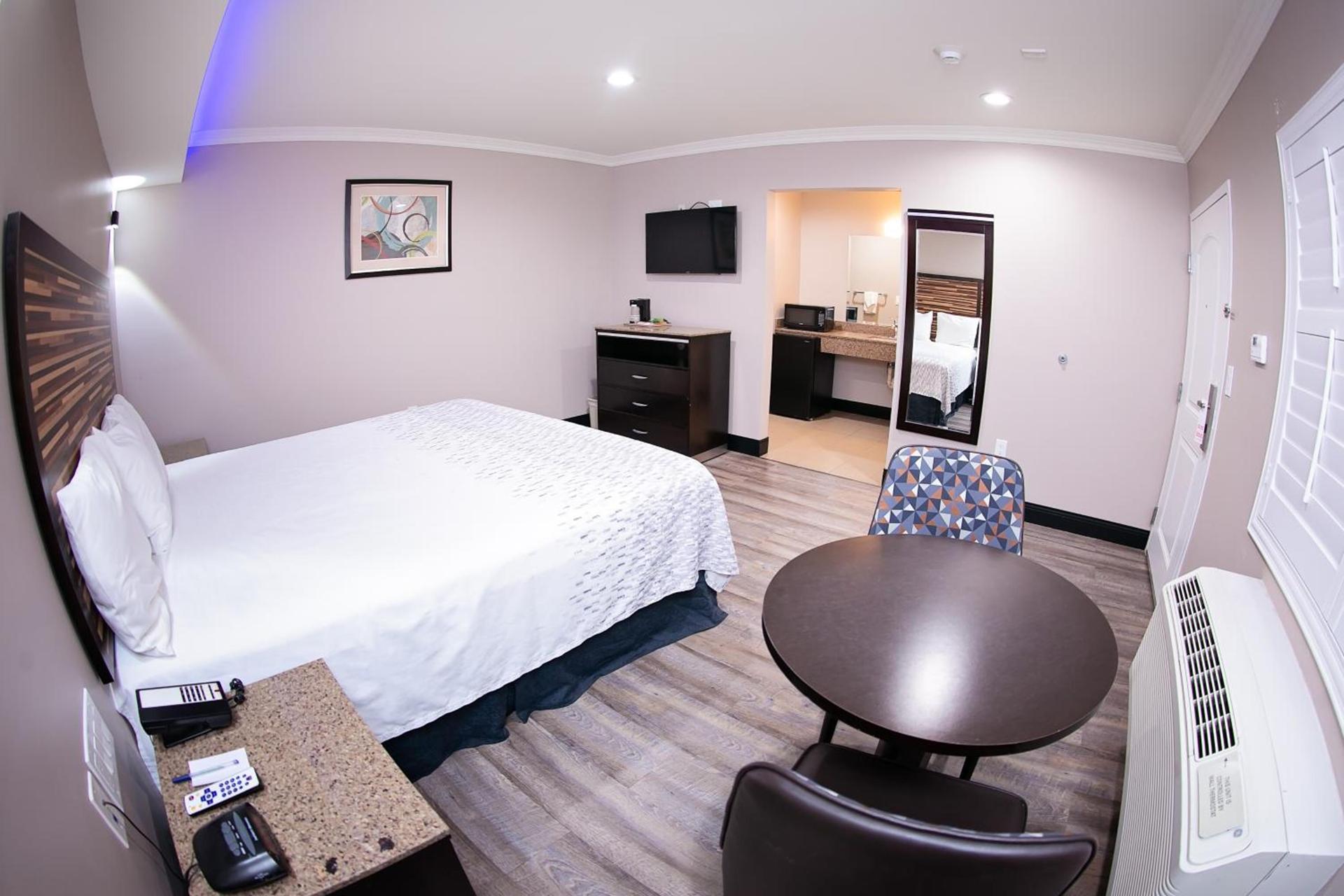 Diamond Bell Inn & Suites photo 20