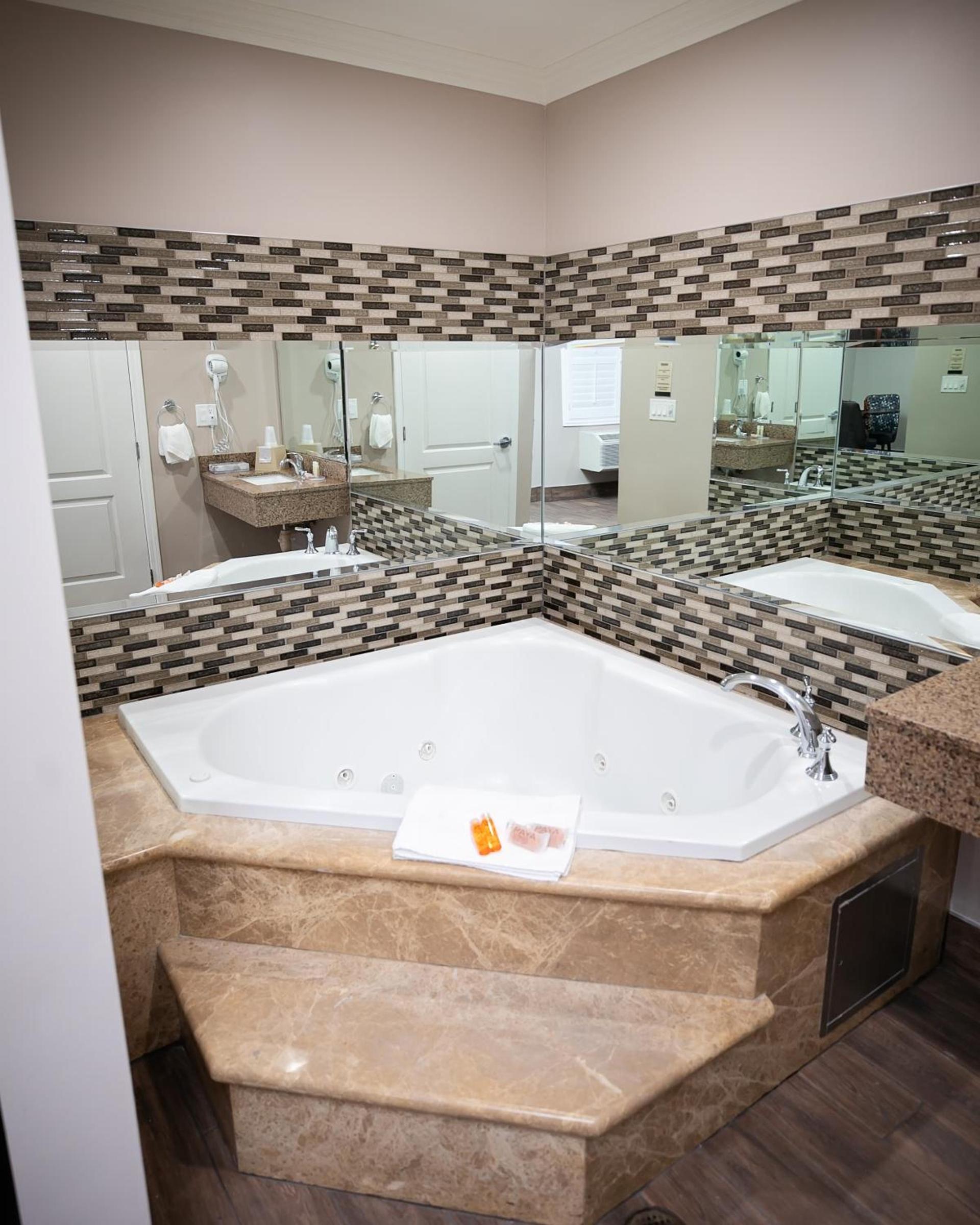 Diamond Bell Inn & Suites photo 25