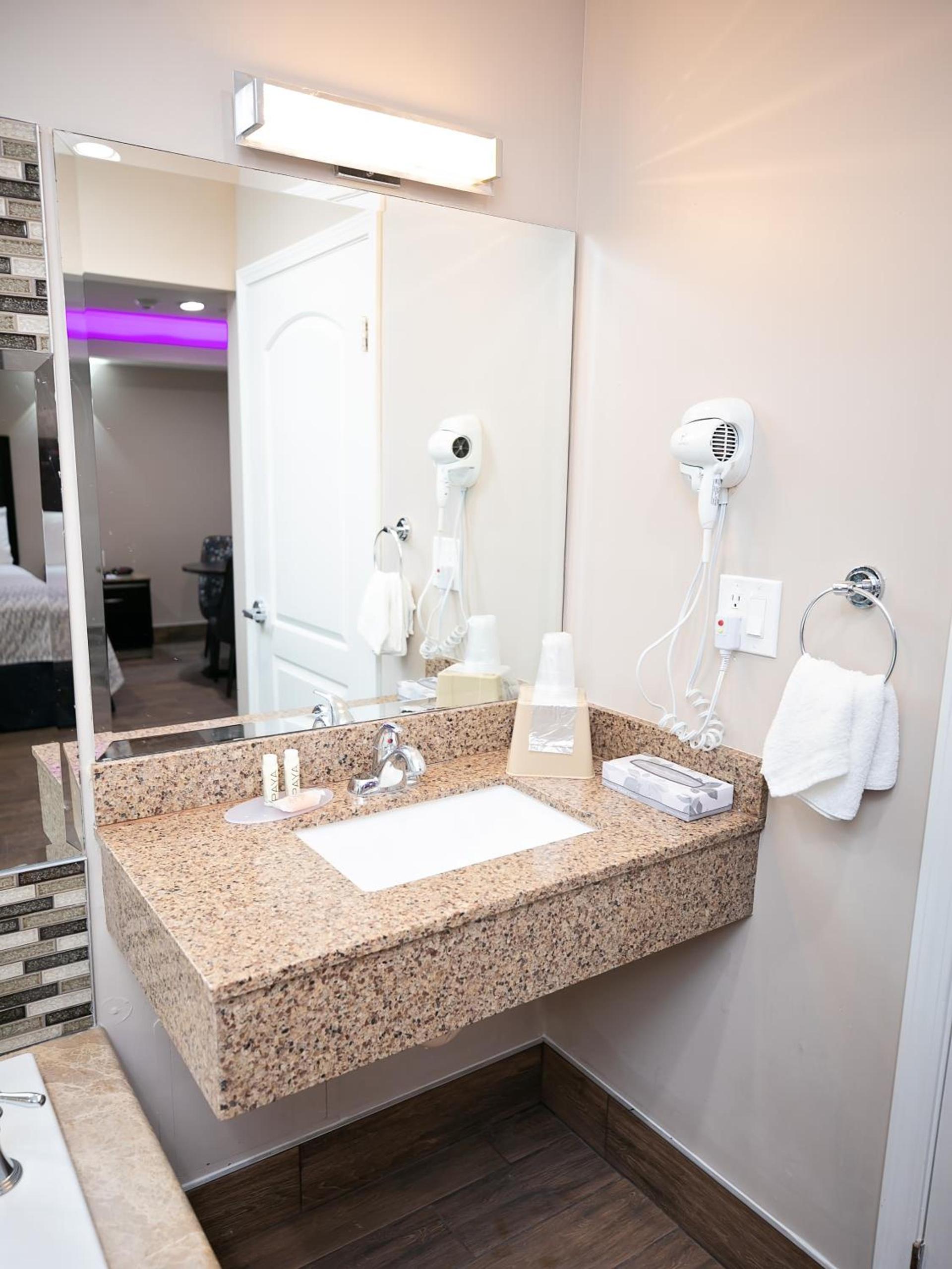 Diamond Bell Inn & Suites photo 26