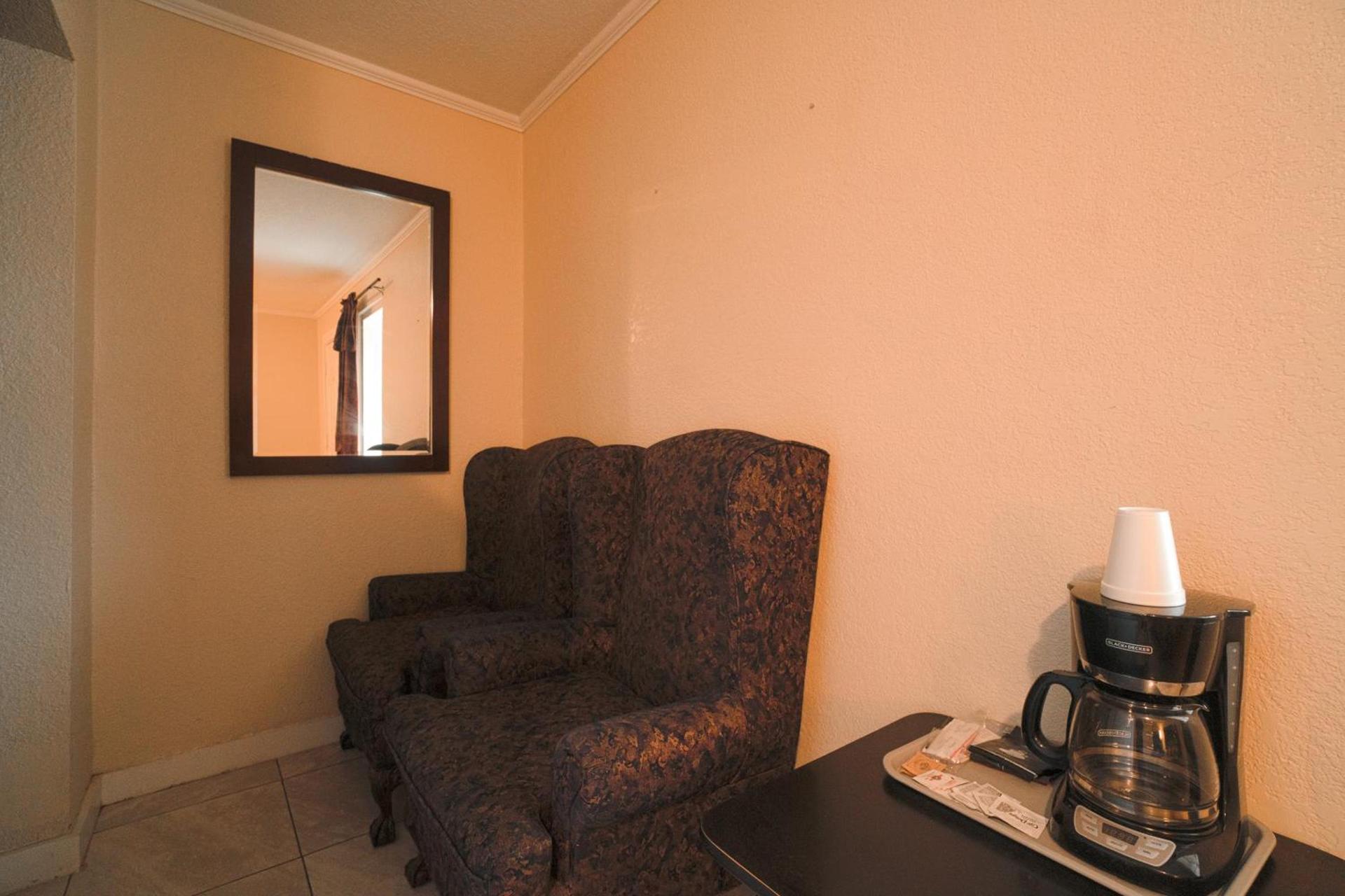 Texana Inn Edna By OYO photo 35