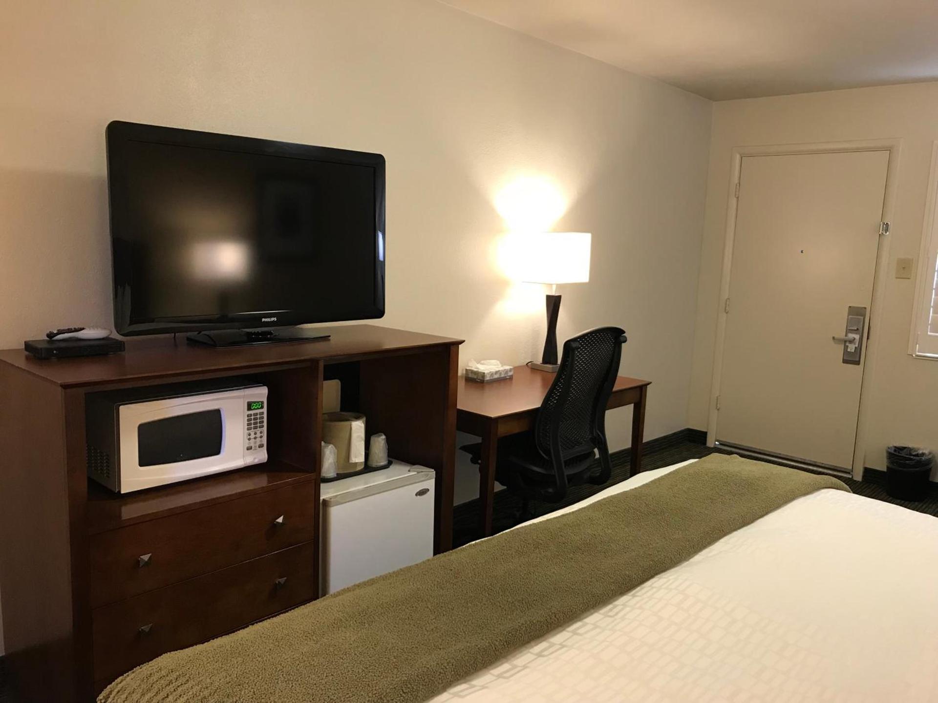 Dinosaur Inn & Suites photo 8