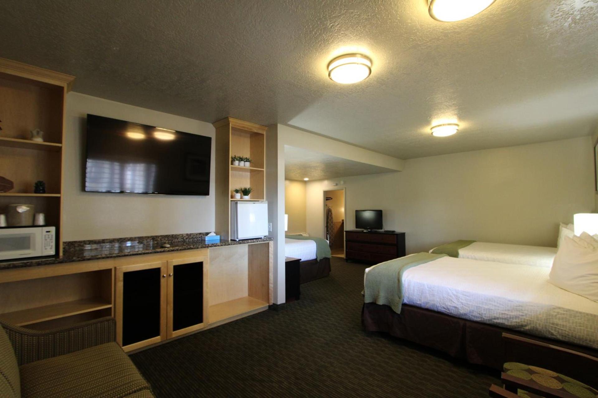 Dinosaur Inn & Suites photo 22