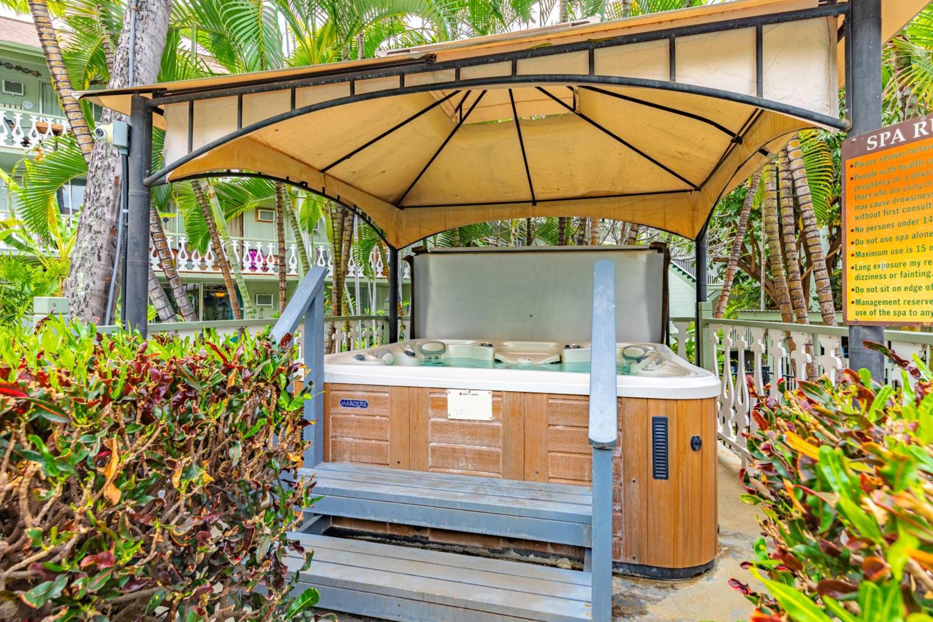 Kona Islander Inn - Prime Downtown Location with Hot Tub, Pool & Beach photo 2