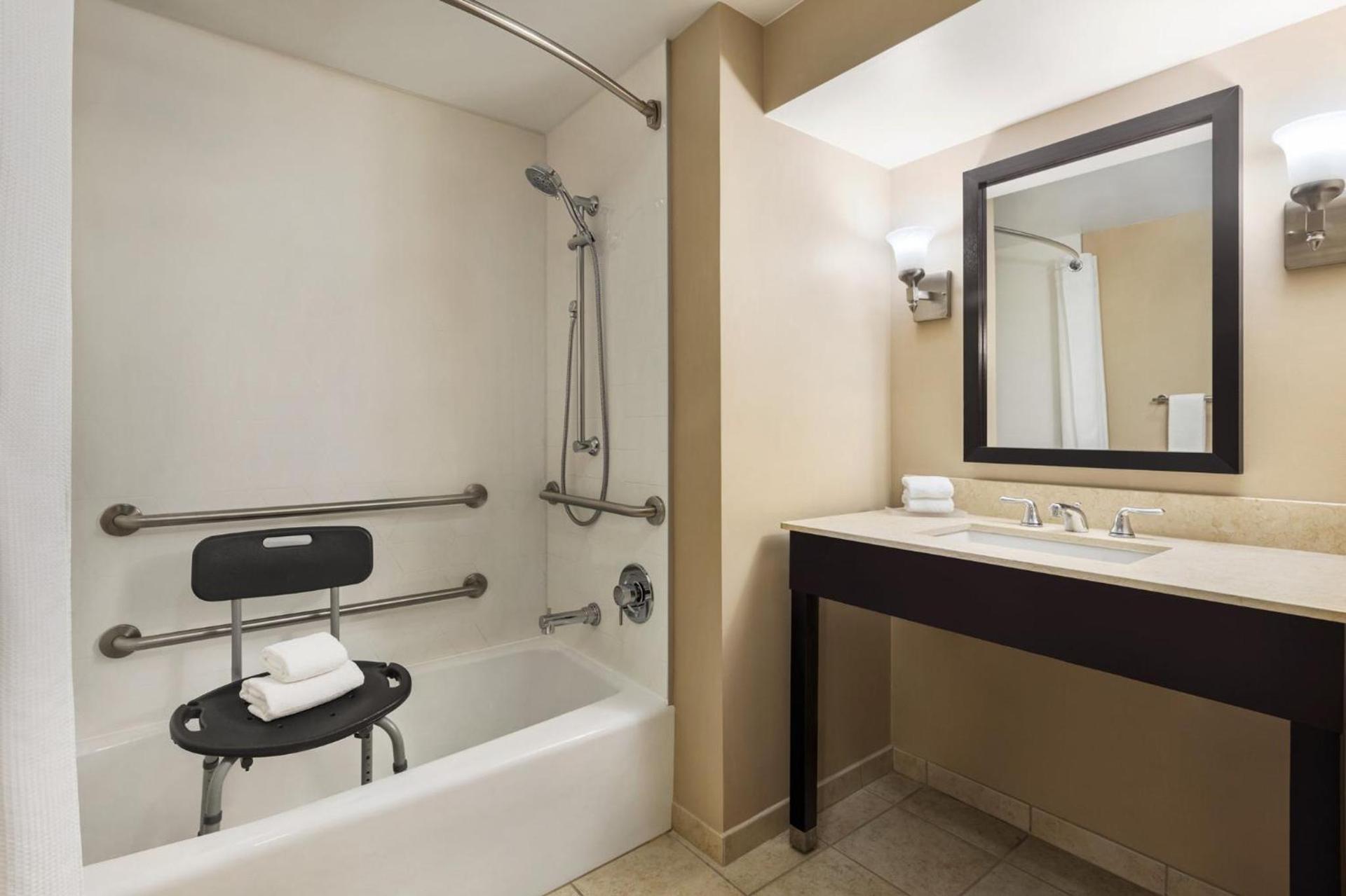 Crowne Plaza Cleveland at Playhouse Square by IHG photo 29