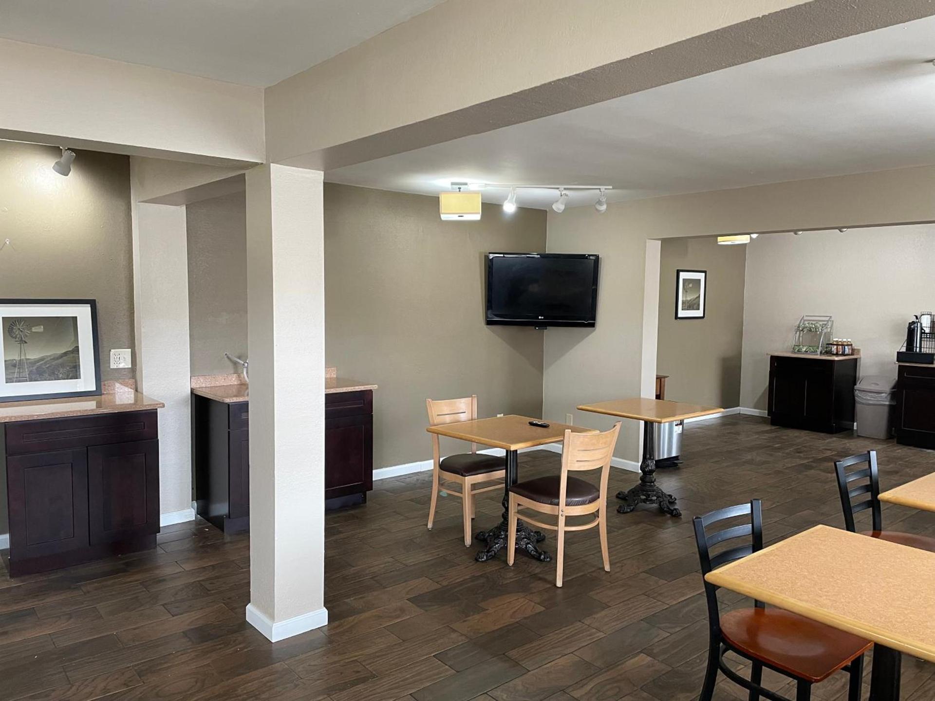Red Lion Inn & Suites Junction City photo 56