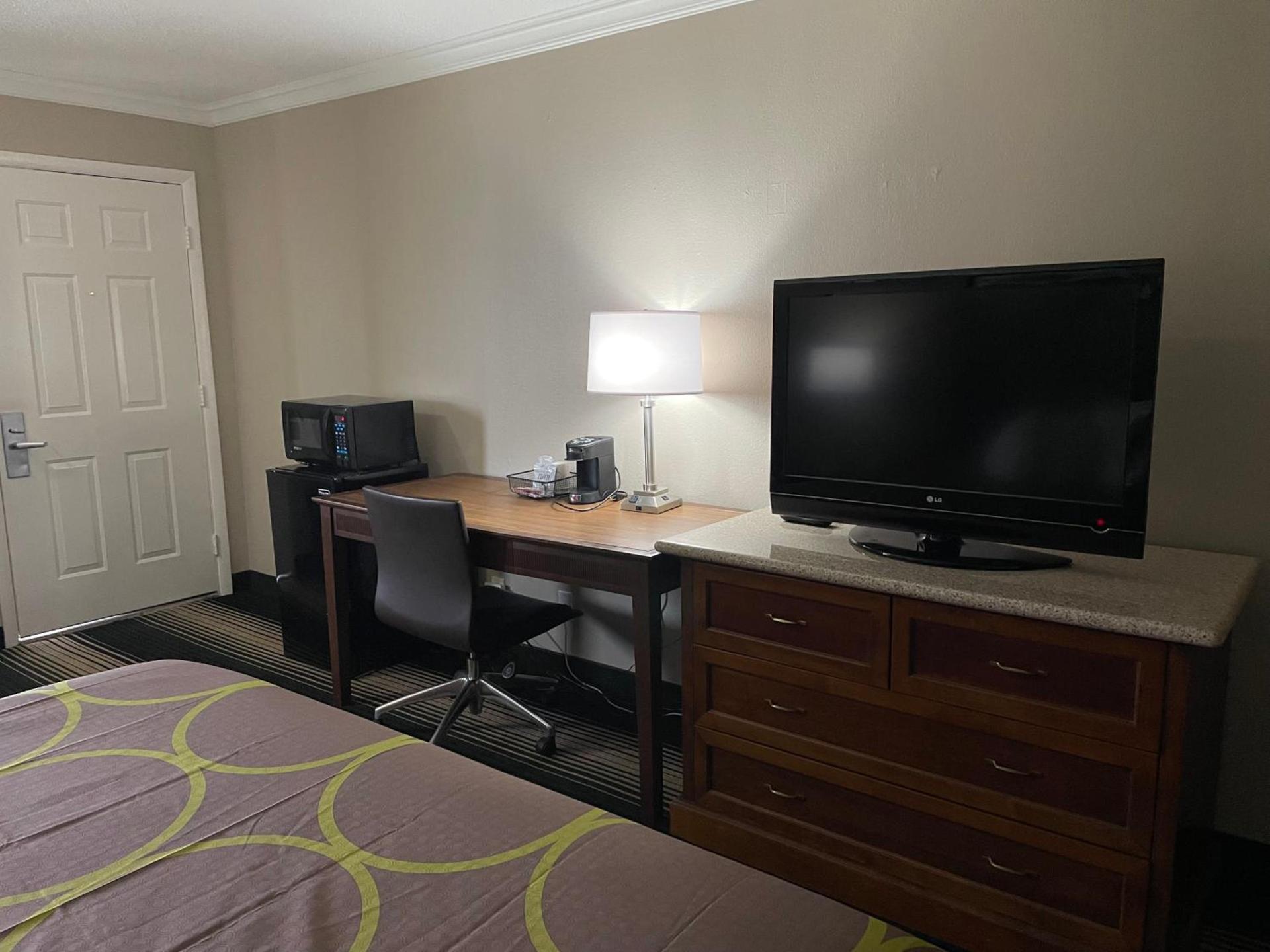 Red Lion Inn & Suites Junction City photo 76
