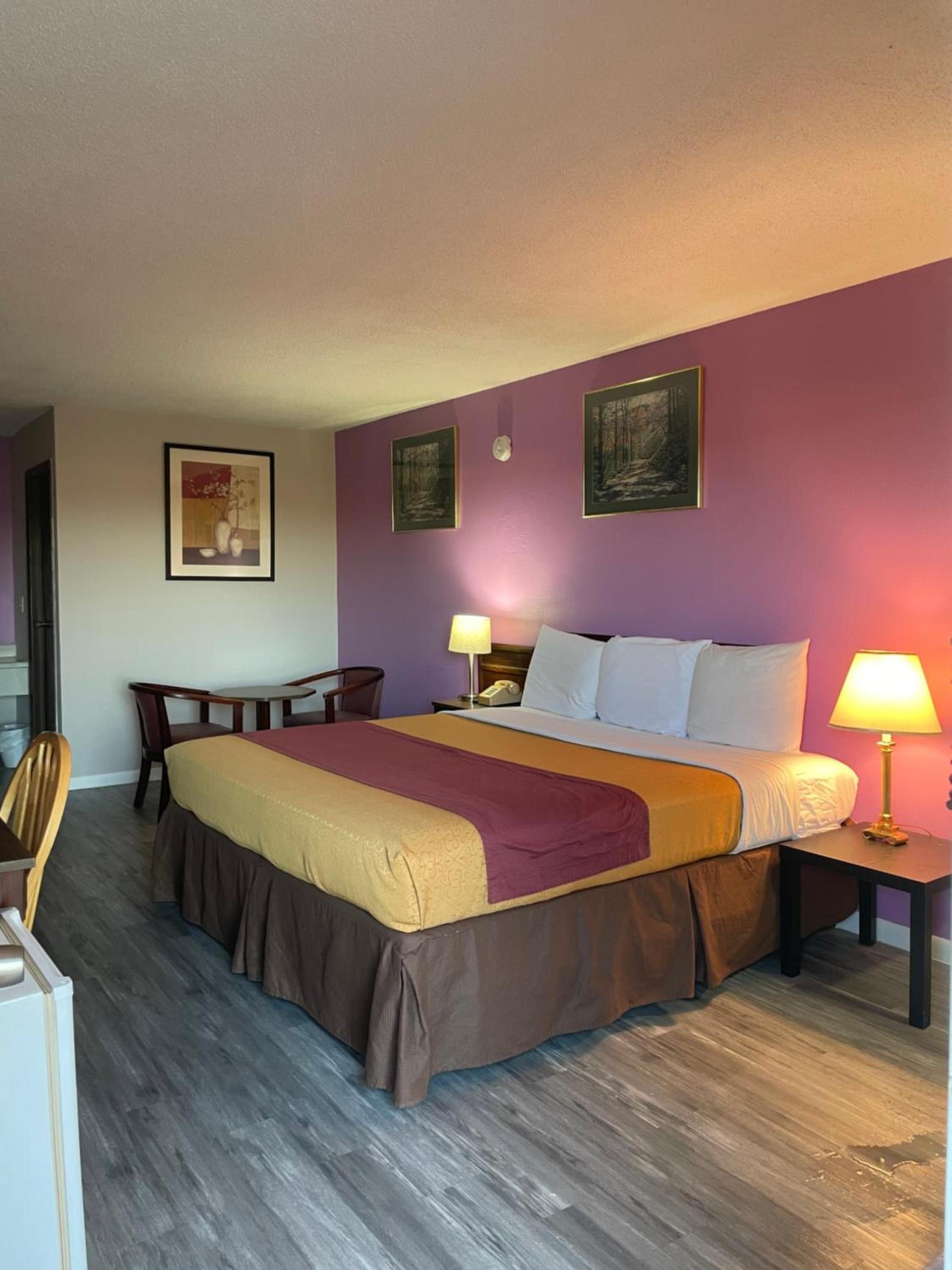 Budget Host Inn photo 15