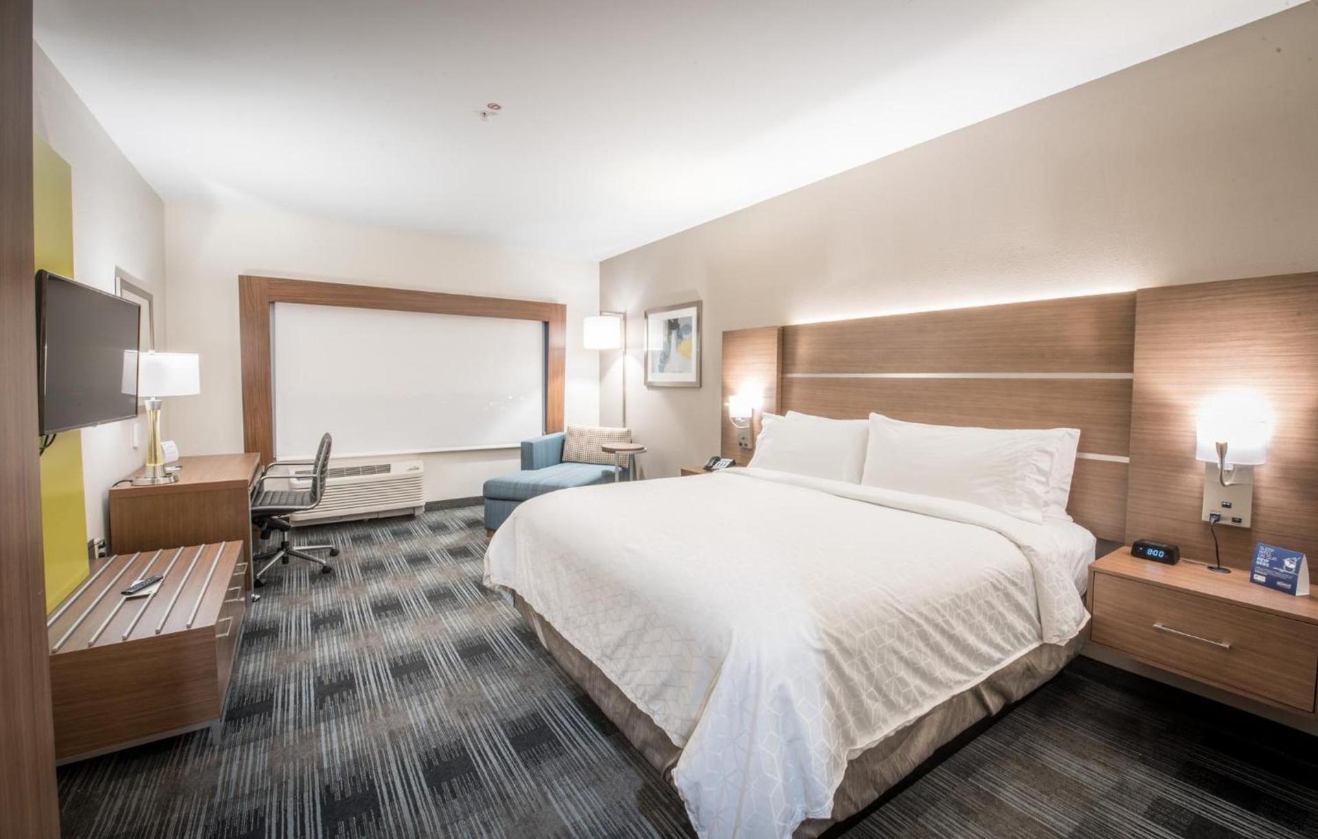 Holiday Inn Express & Suites - Houston Westchase - Westheimer by IHG photo 17