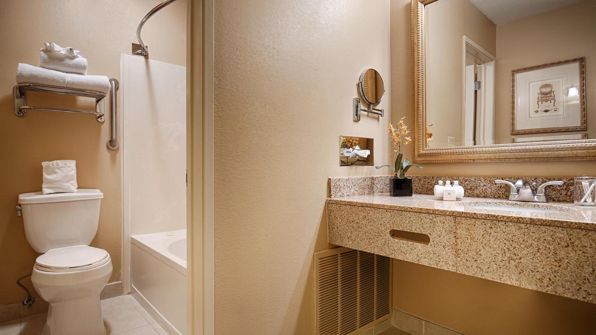 Best Western Plus Heritage Inn photo 44