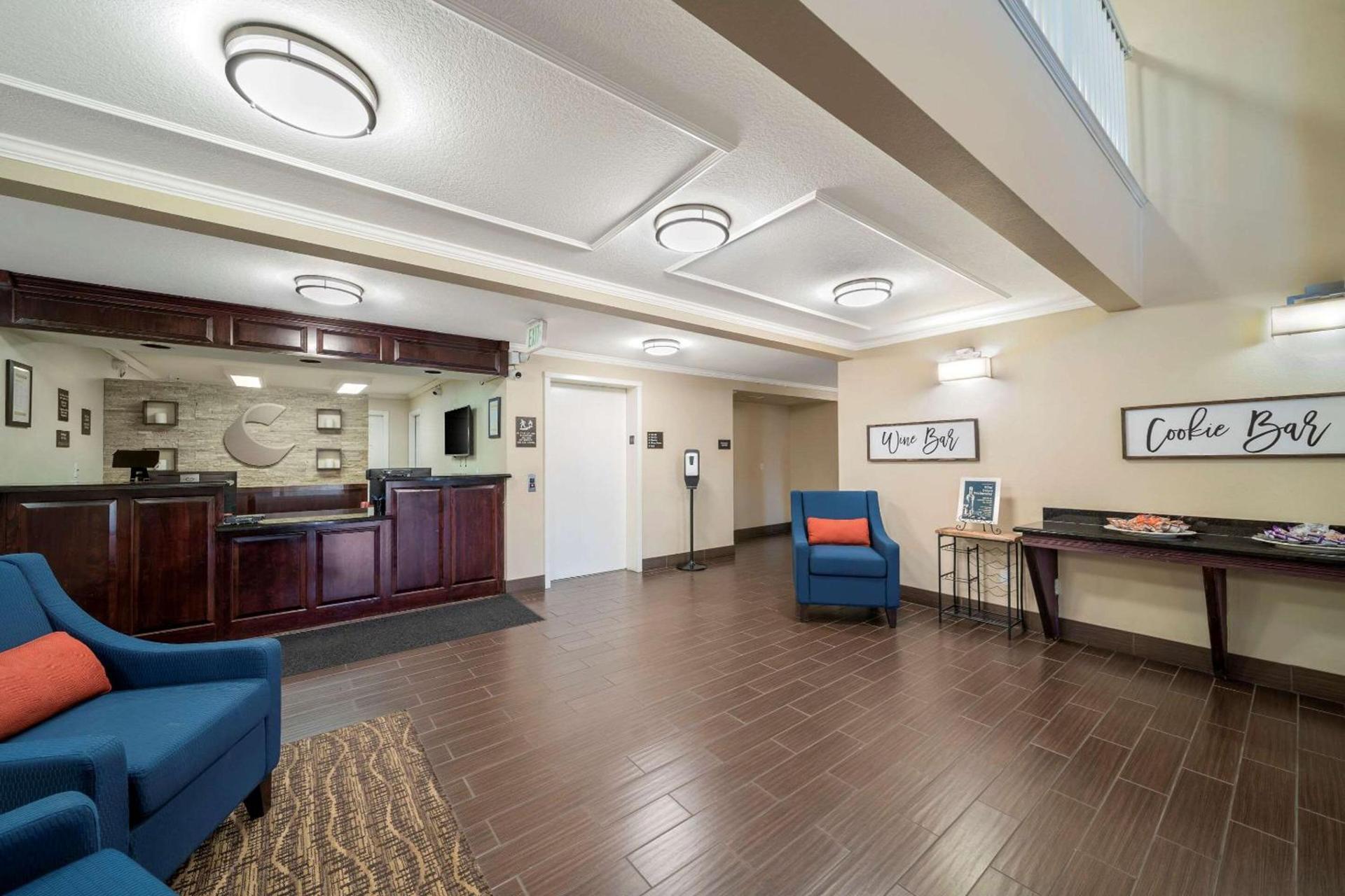 Comfort Suites Red Bluff near I-5 photo 4