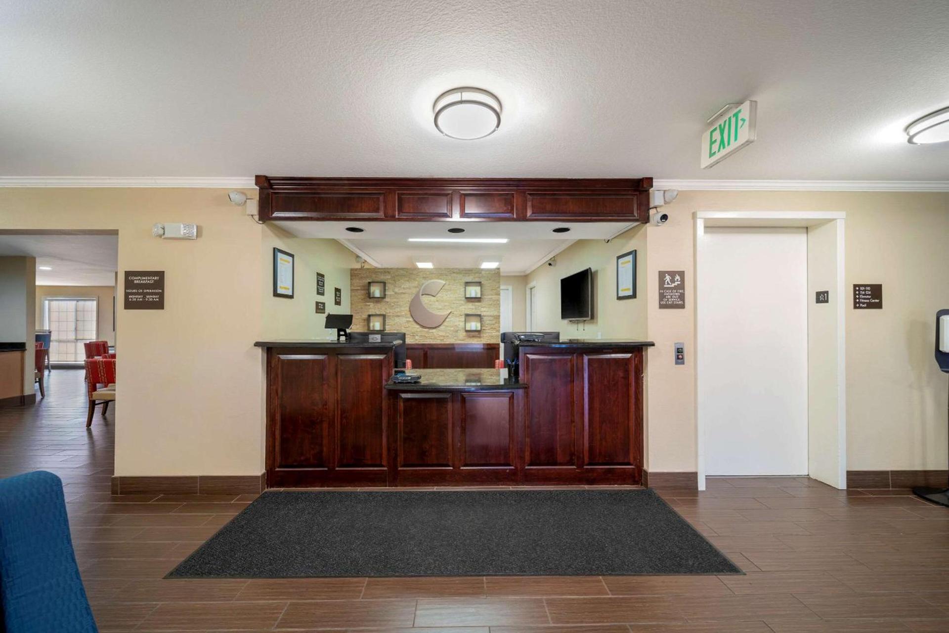 Comfort Suites Red Bluff near I-5 photo 5