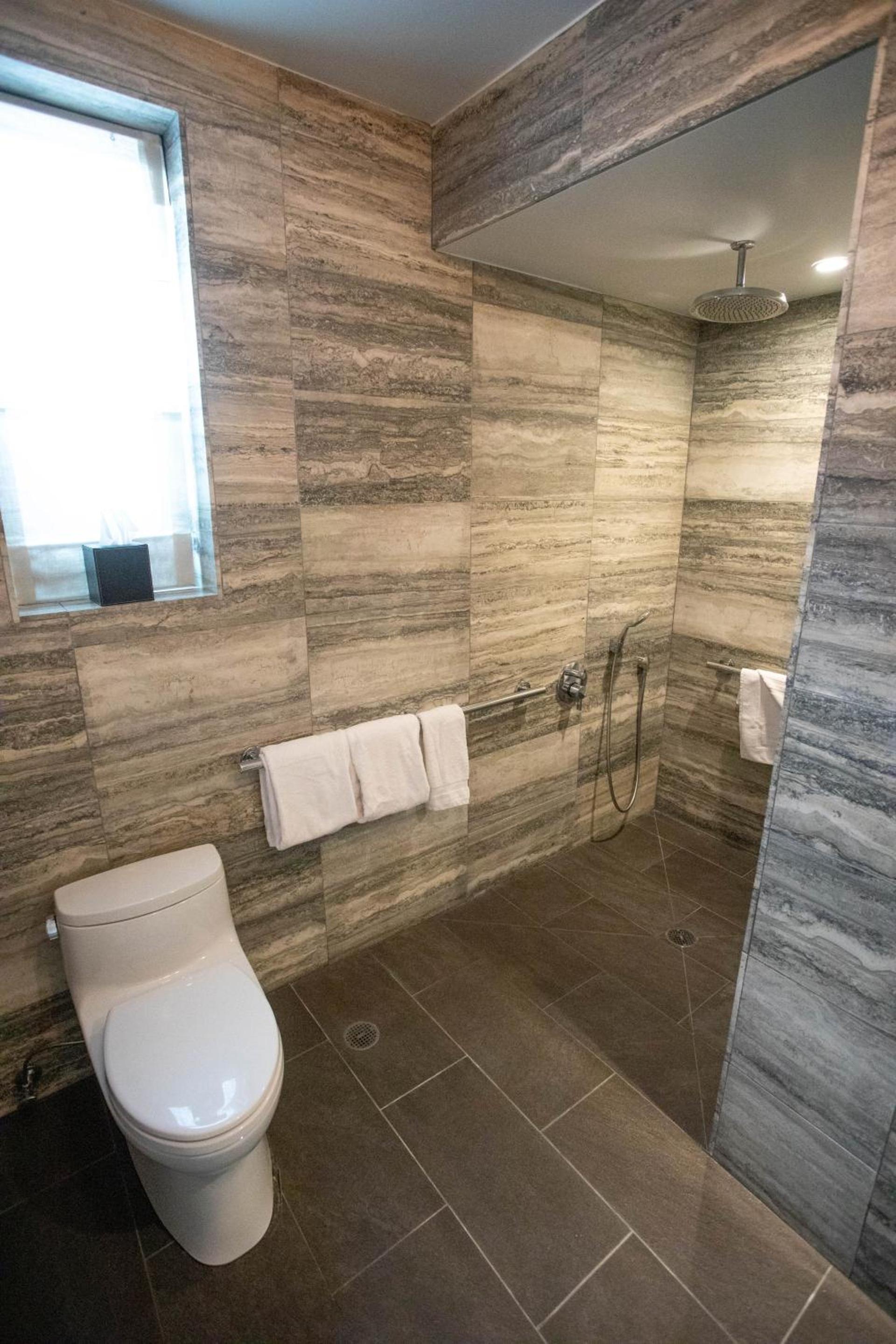 Lexington Plaza Hotel photo 55