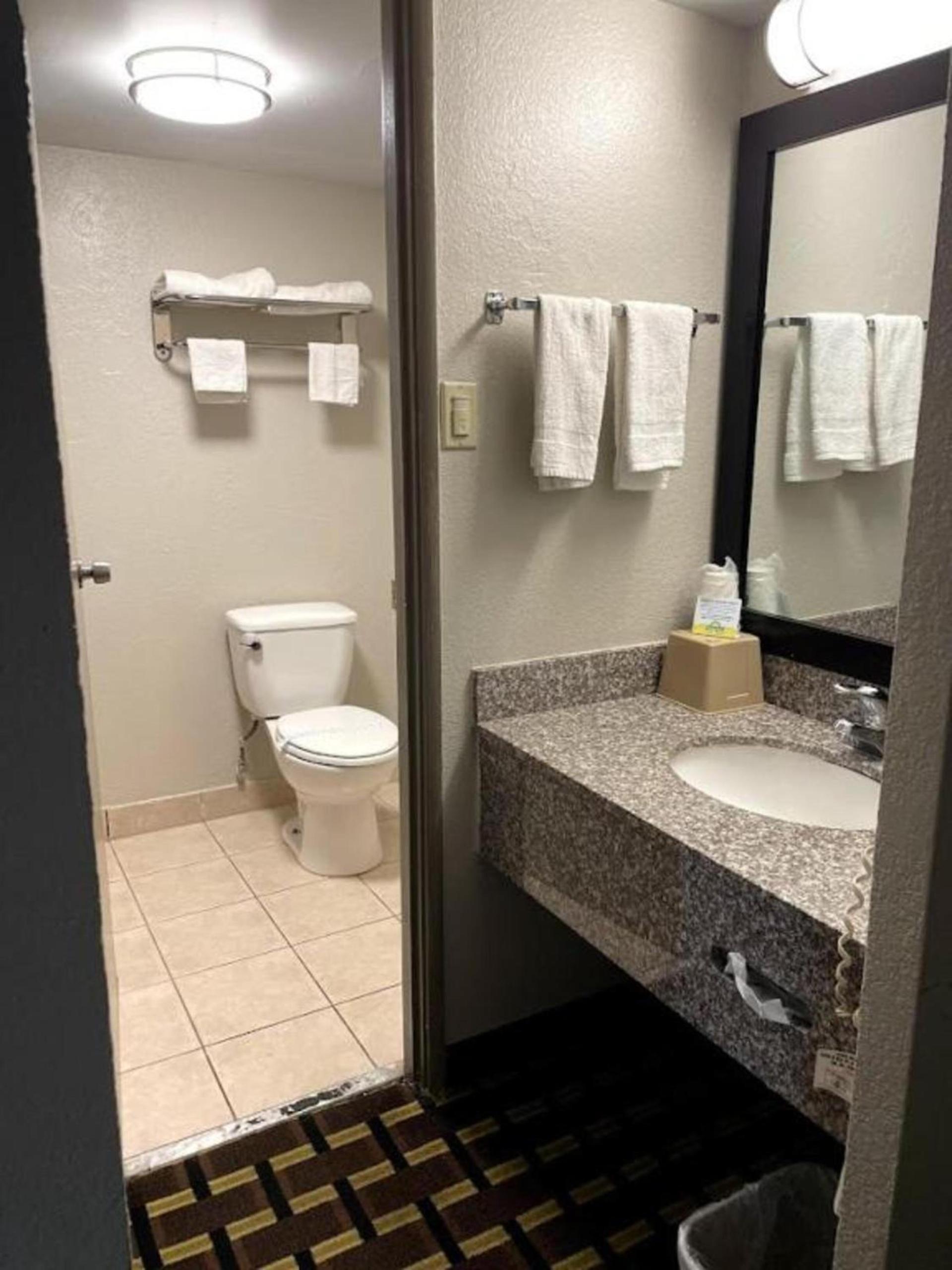 Days Inn by Wyndham Fort Wright Cincinnati Area photo 36