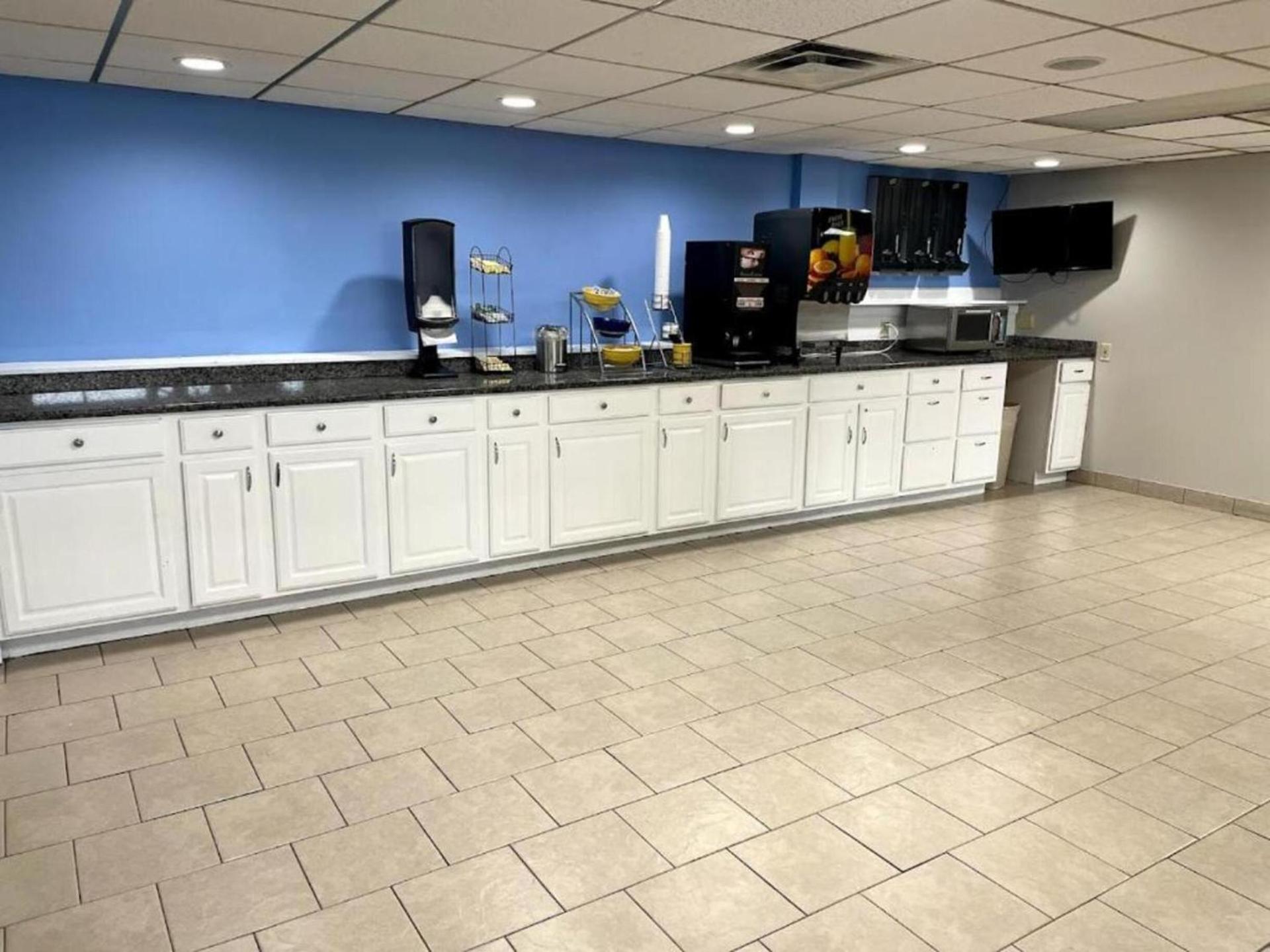 Days Inn by Wyndham Fort Wright Cincinnati Area photo 27
