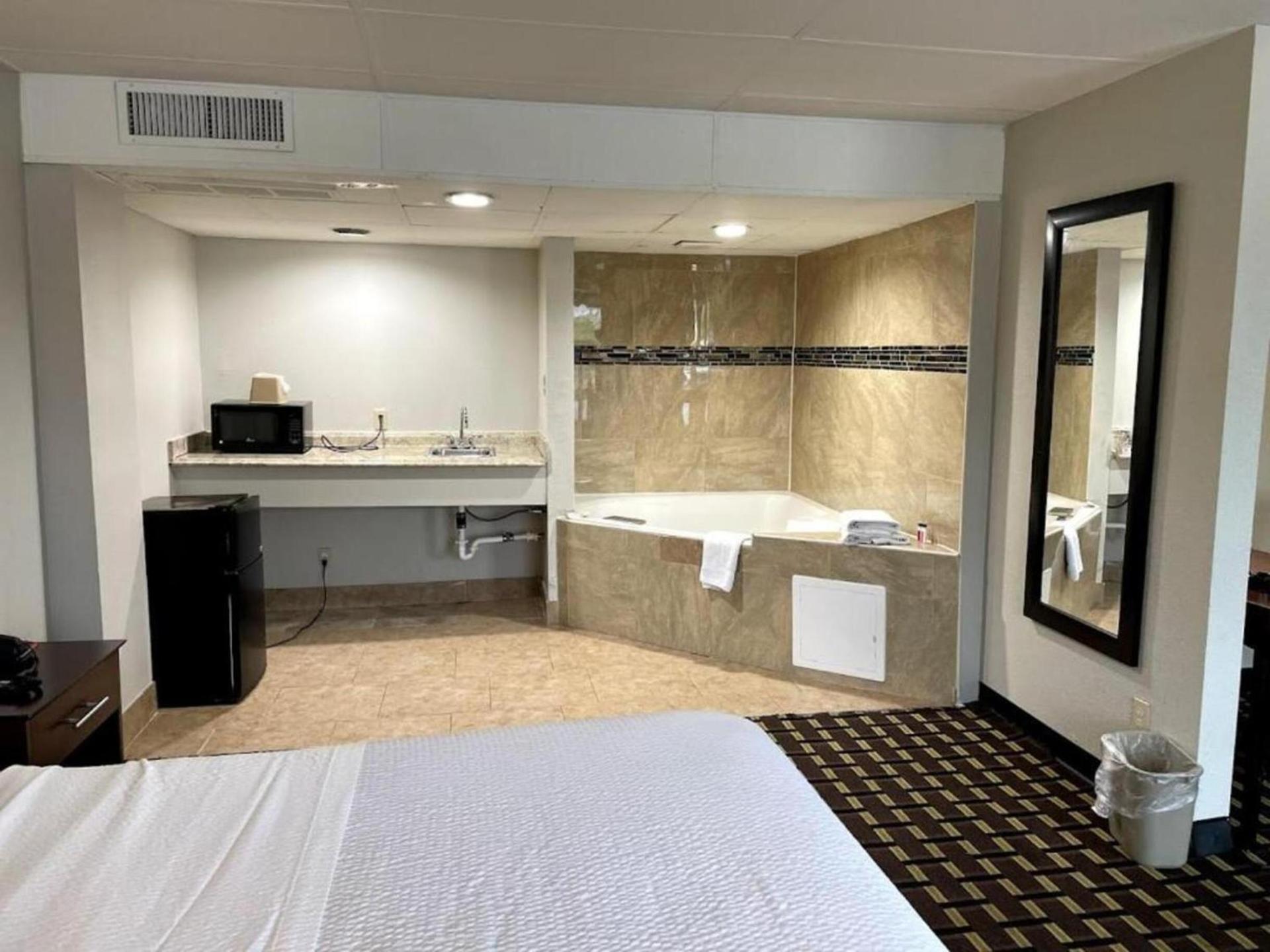 Days Inn by Wyndham Fort Wright Cincinnati Area photo 31