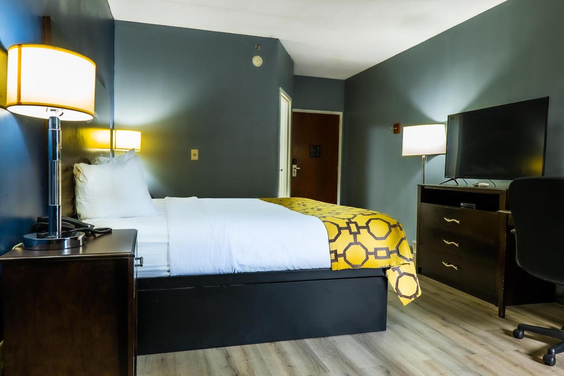 Baymont by Wyndham London KY photo 57