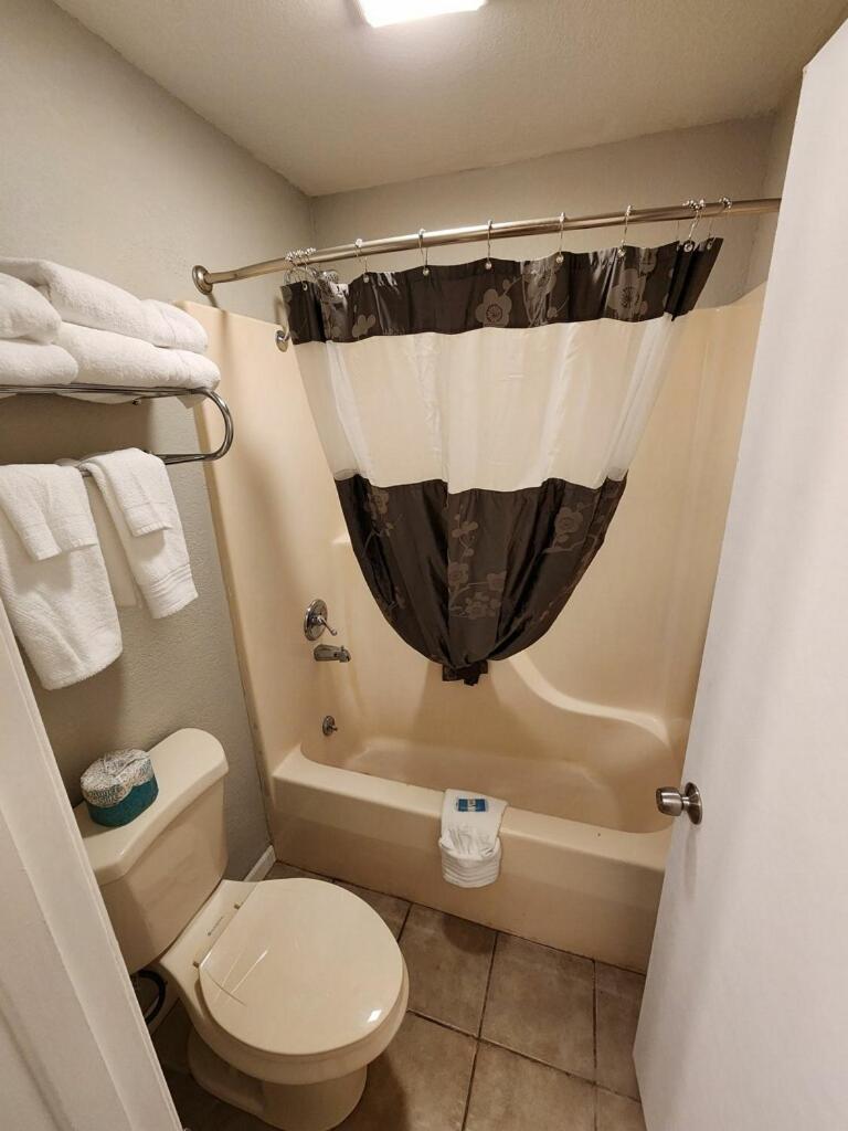 Days Inn by Wyndham Branson Ozarks photo 24