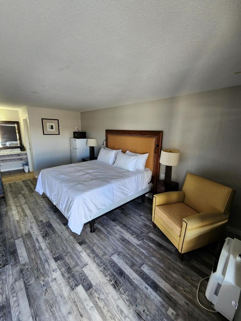 Days Inn by Wyndham Branson Ozarks photo 23