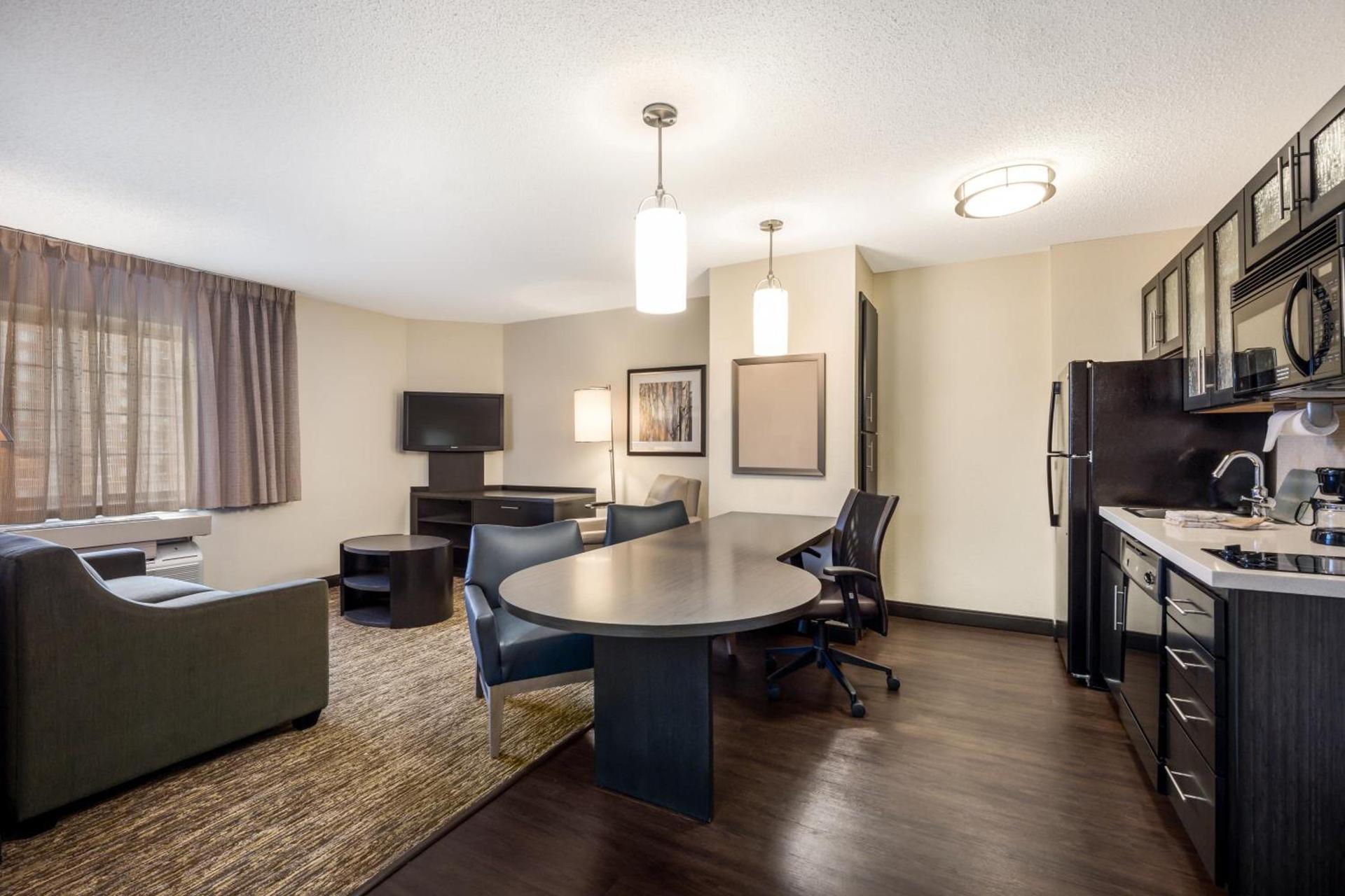 Sonesta Simply Suites Nanuet photo 2