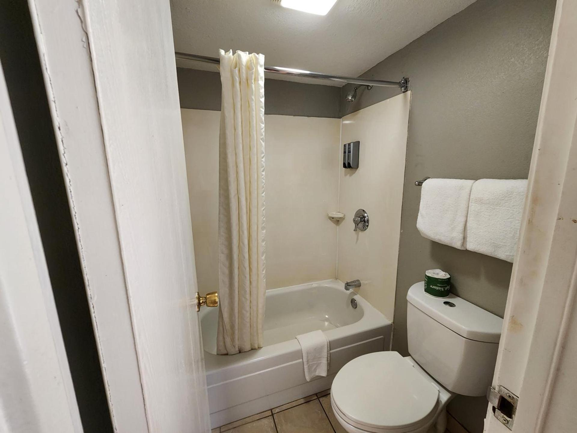 Americas Best Value Inn and Suites Little Rock photo 17