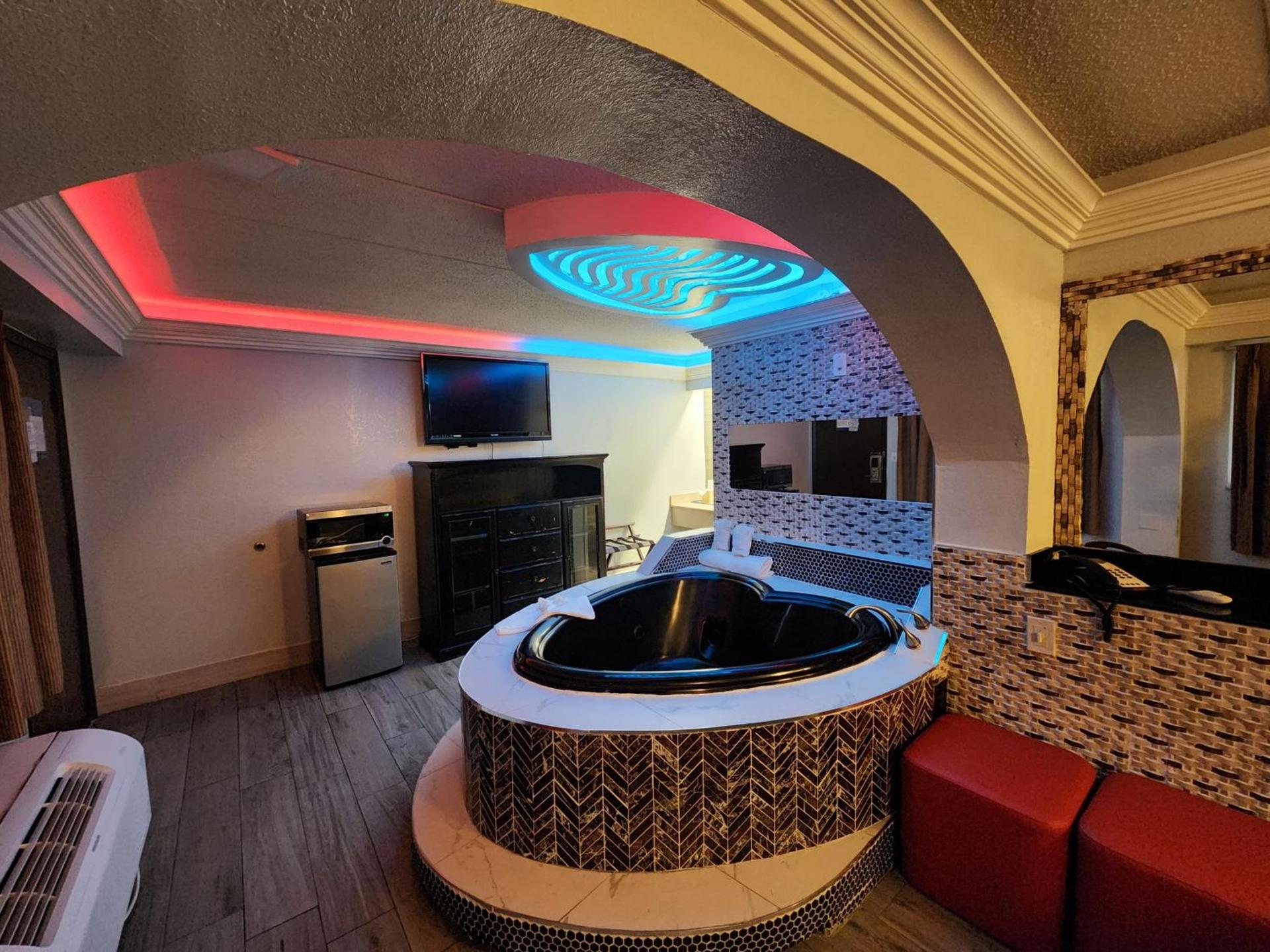 Americas Best Value Inn and Suites Little Rock photo 26