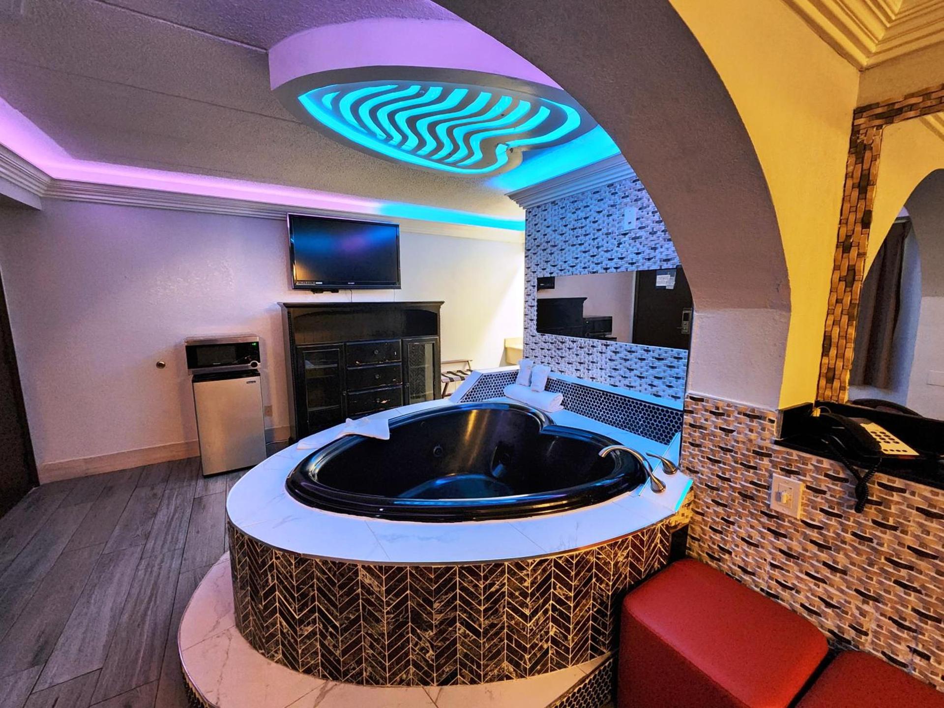 Americas Best Value Inn and Suites Little Rock photo 32