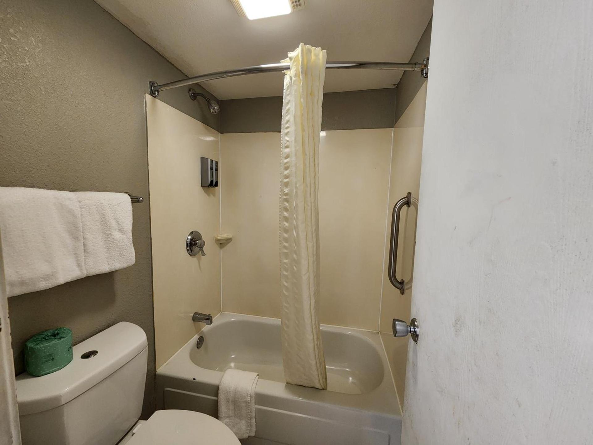 Americas Best Value Inn and Suites Little Rock photo 39