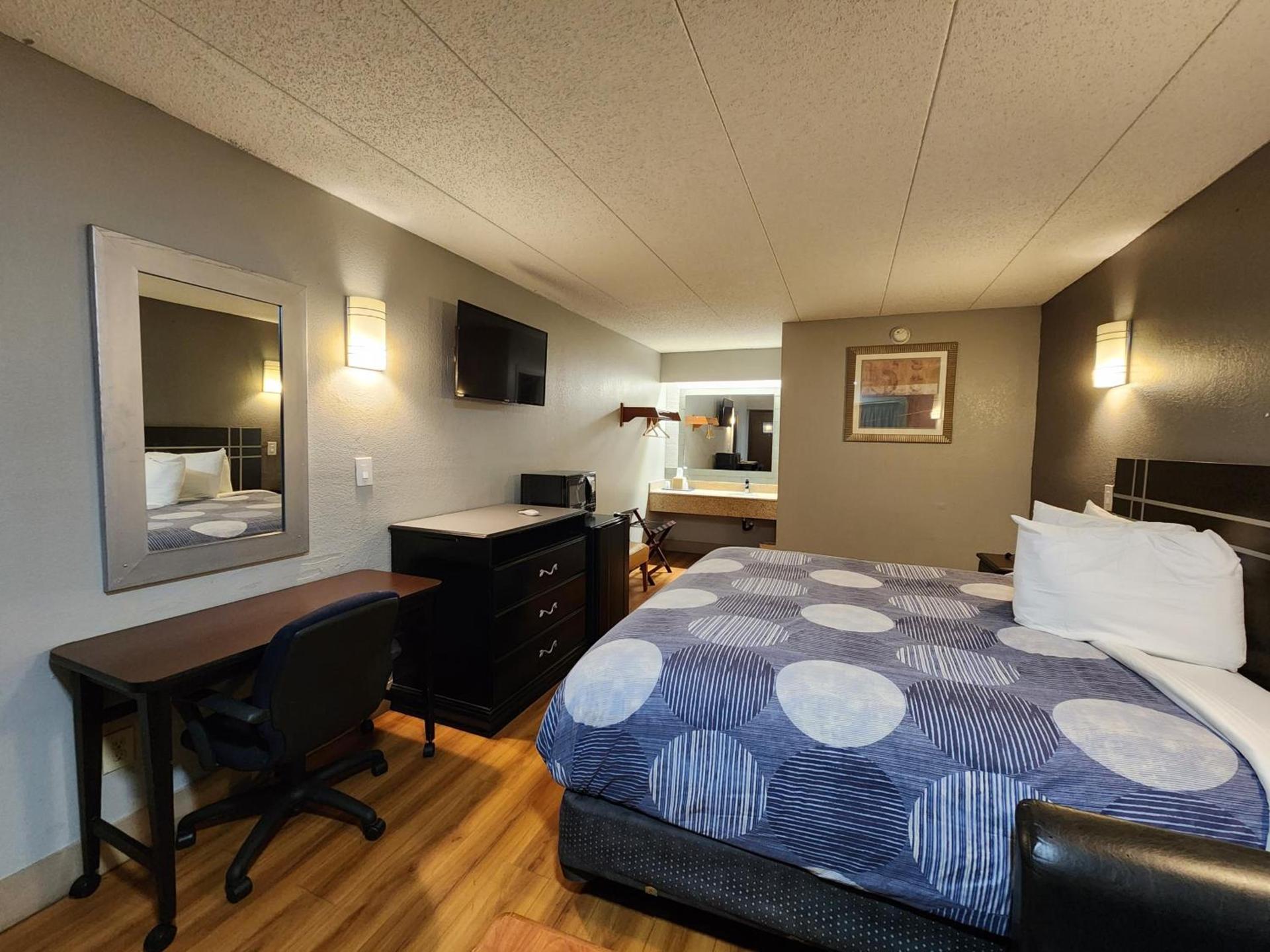 Americas Best Value Inn and Suites Little Rock photo 35