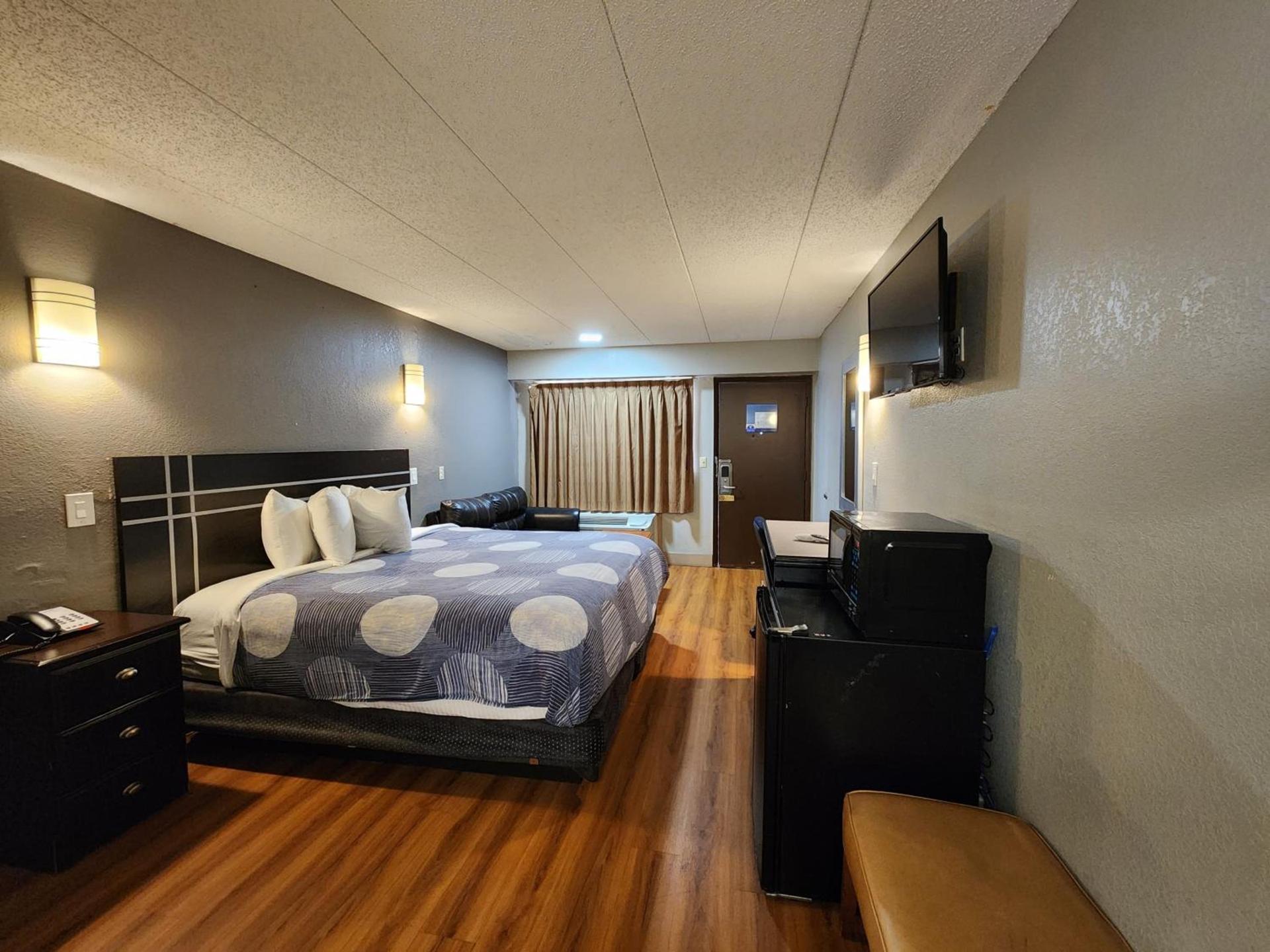 Americas Best Value Inn and Suites Little Rock photo 34