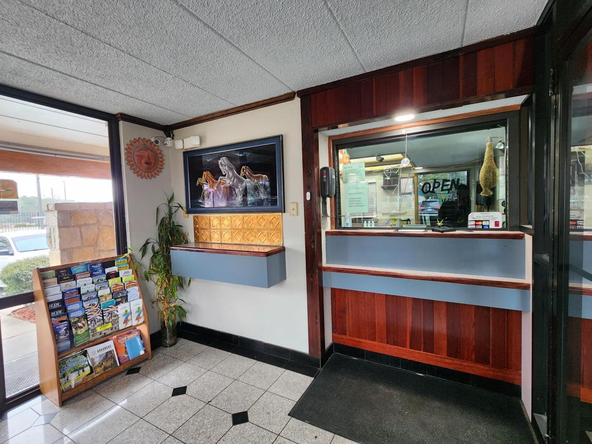 Americas Best Value Inn and Suites Little Rock photo 42