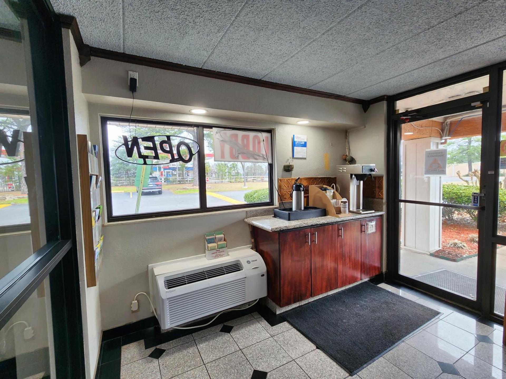 Americas Best Value Inn and Suites Little Rock photo 41