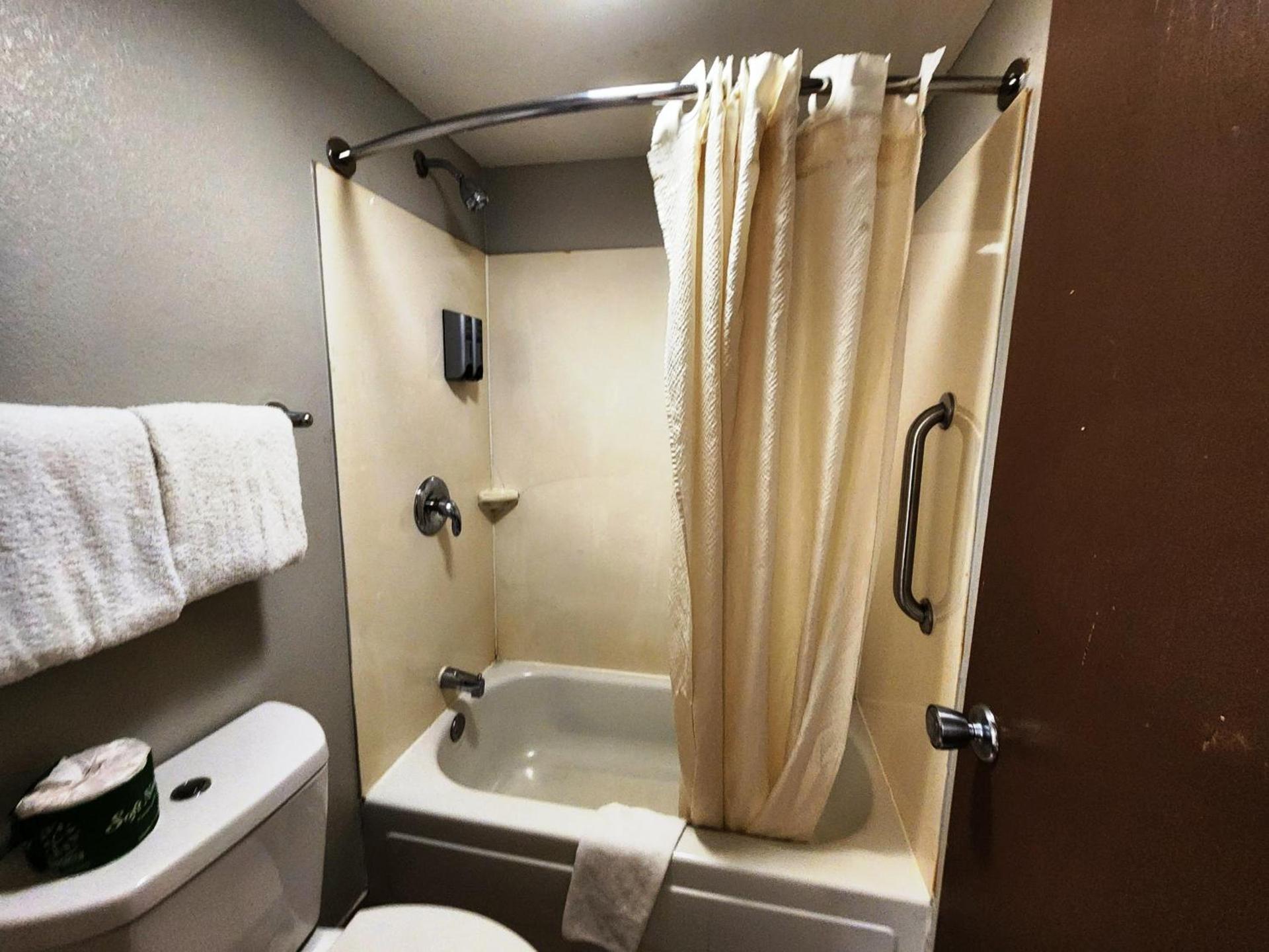Americas Best Value Inn and Suites Little Rock photo 46