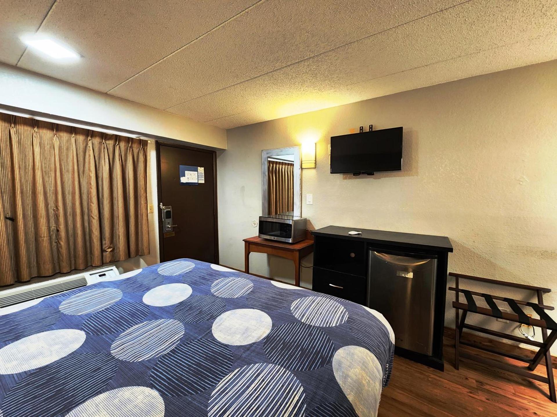 Americas Best Value Inn and Suites Little Rock photo 47