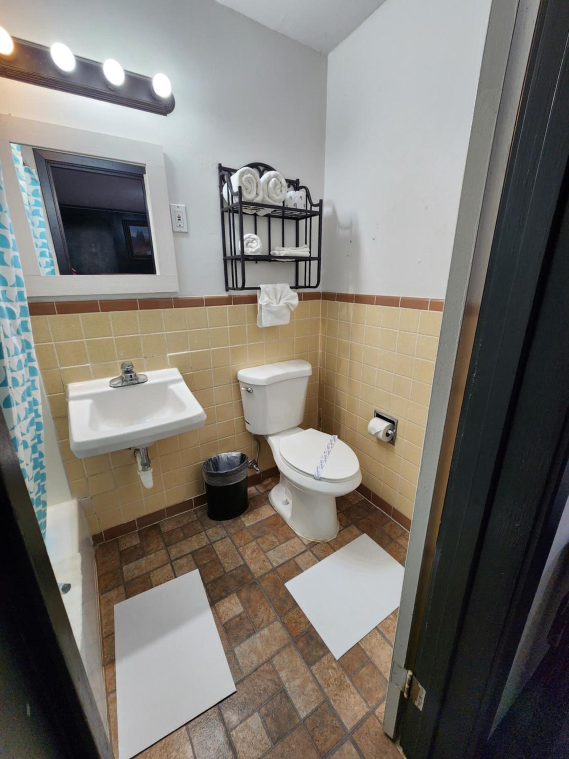 Fiesta City Motel photo 94