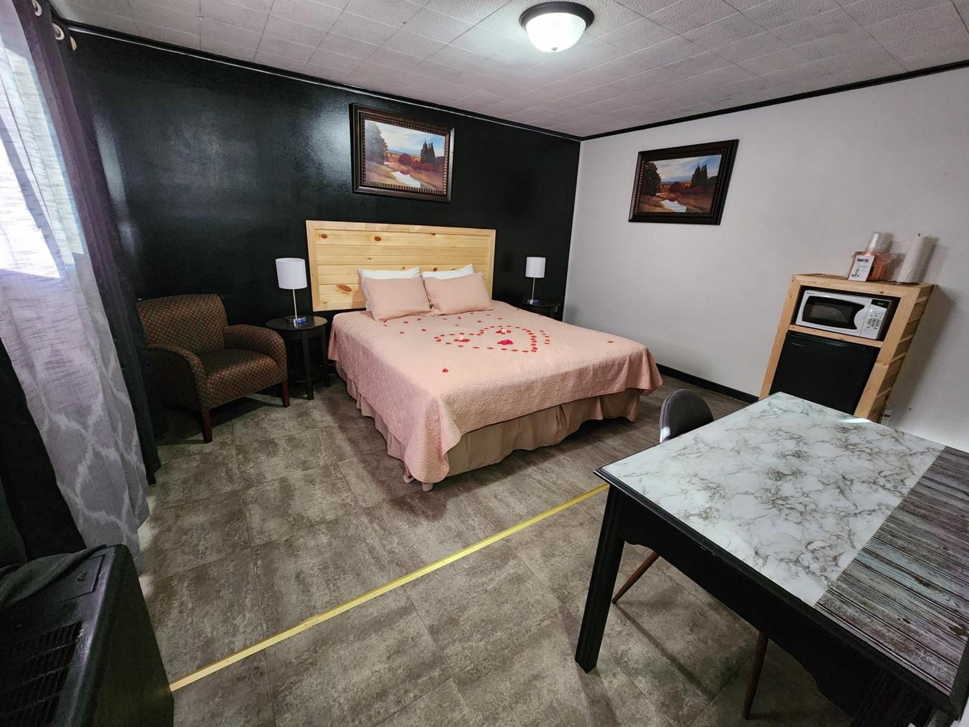 Fiesta City Motel photo 98