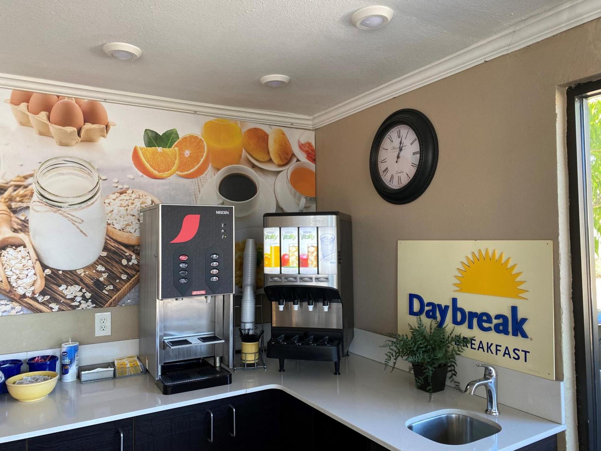 Days Inn by Wyndham St. Petersburg Central photo 44