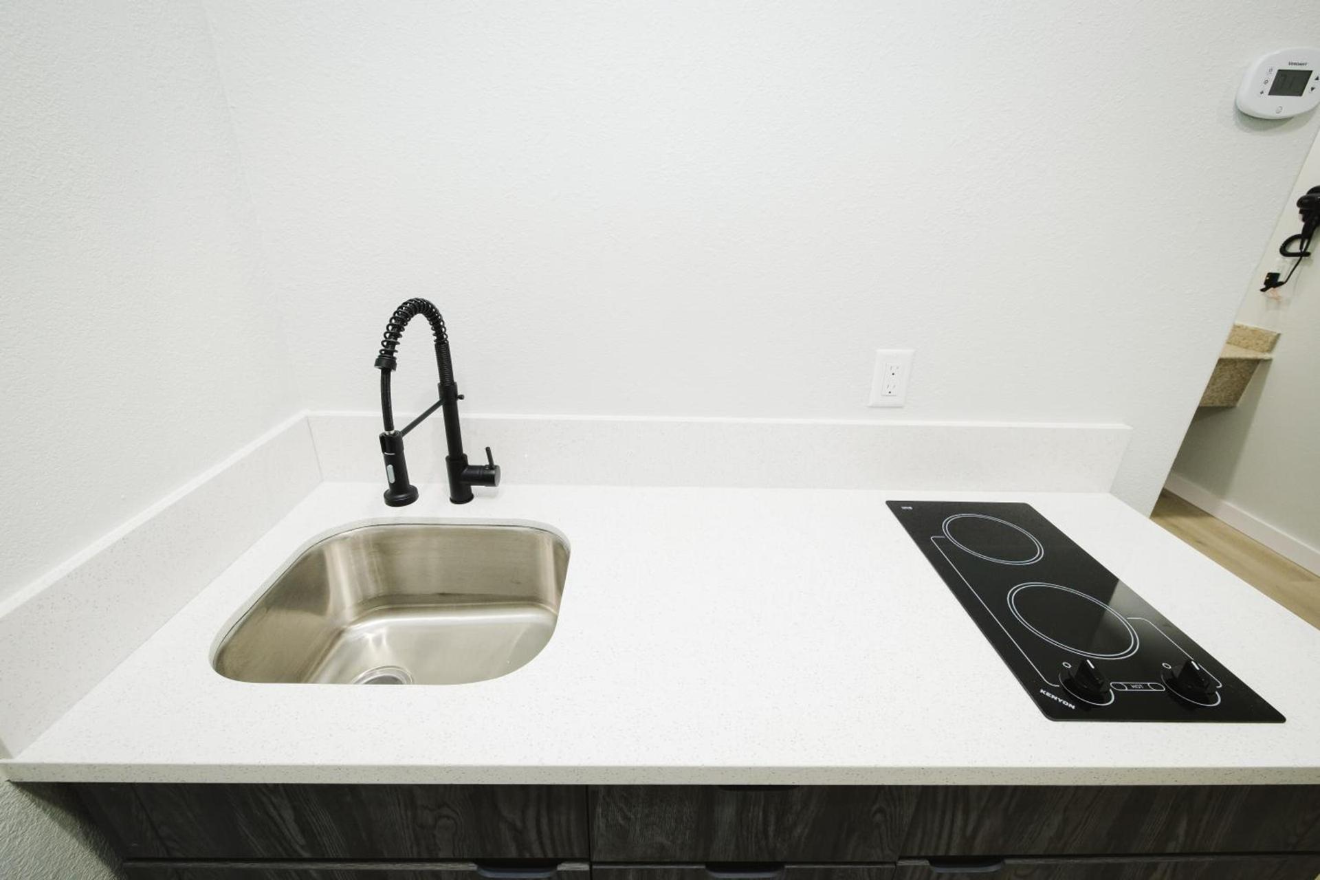 Sapphire Inn & Suites photo 18