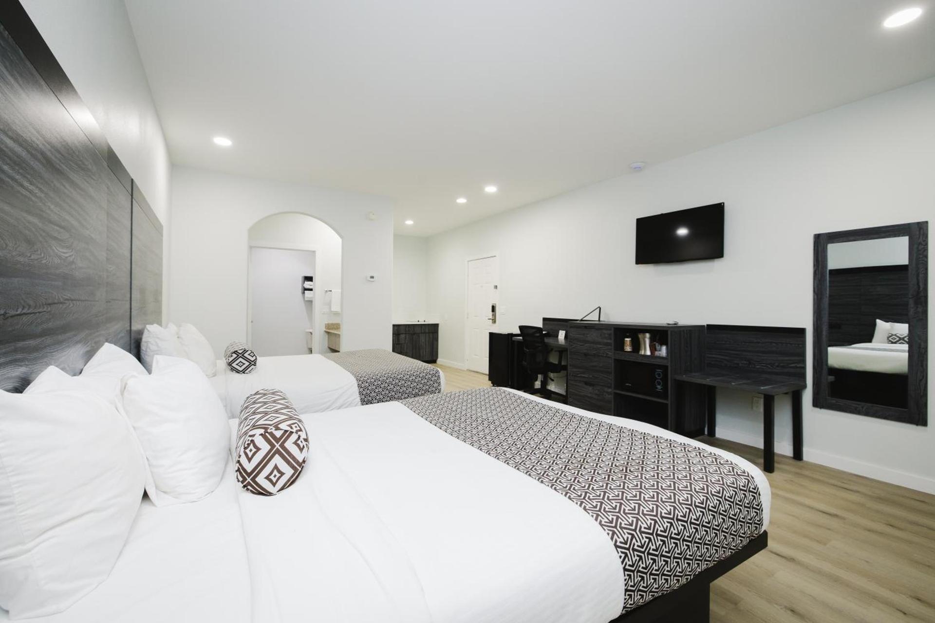 Sapphire Inn & Suites photo 44