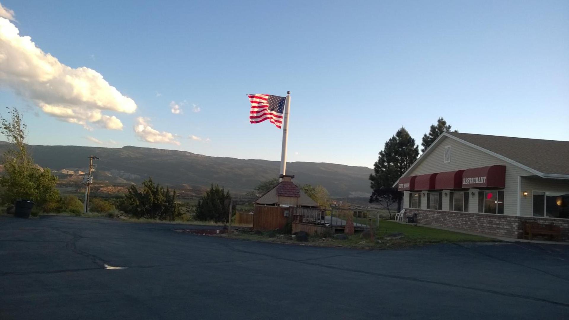 Broken Spur Inn & Steakhouse photo 11