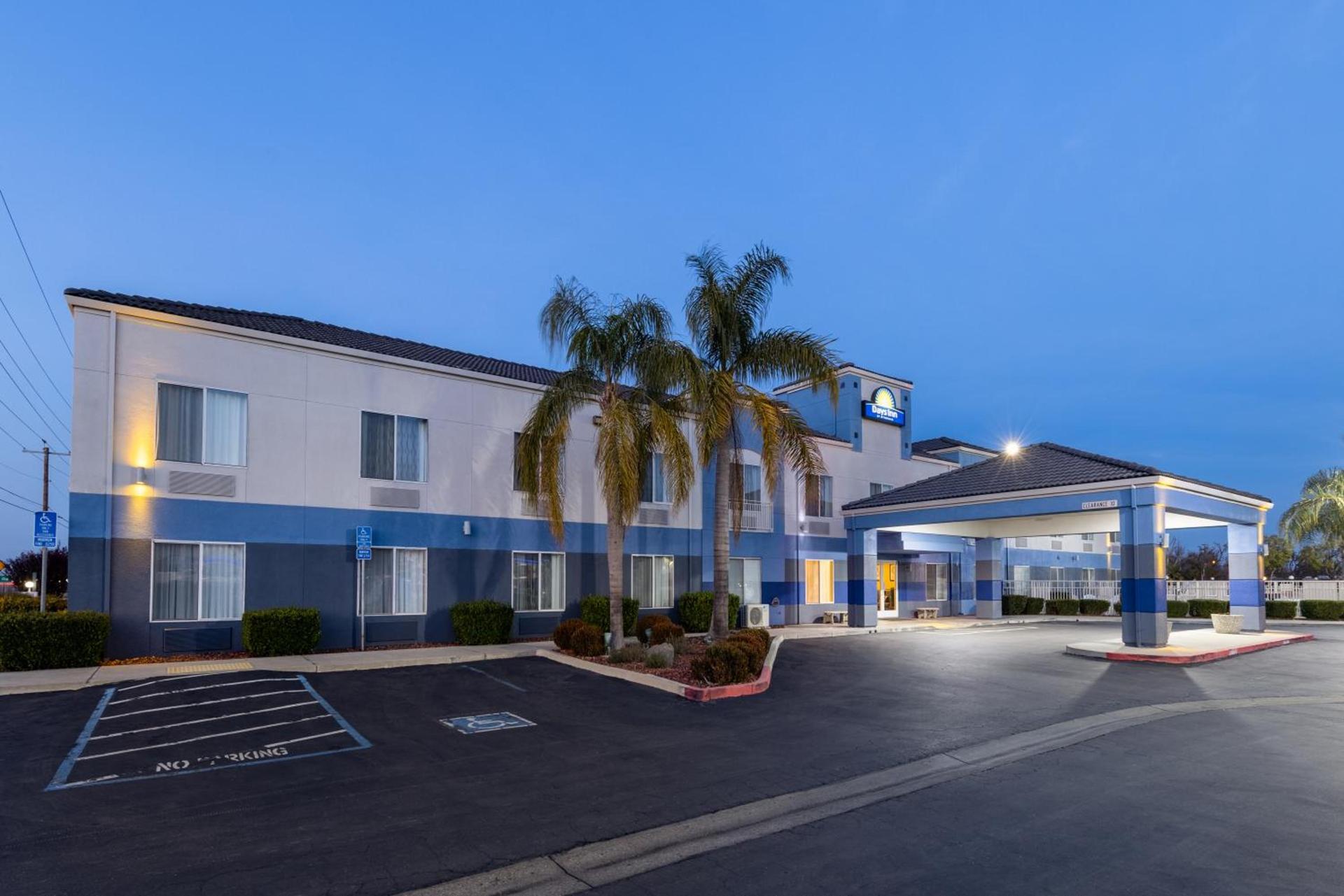 Days Inn by Wyndham Lathrop photo 28
