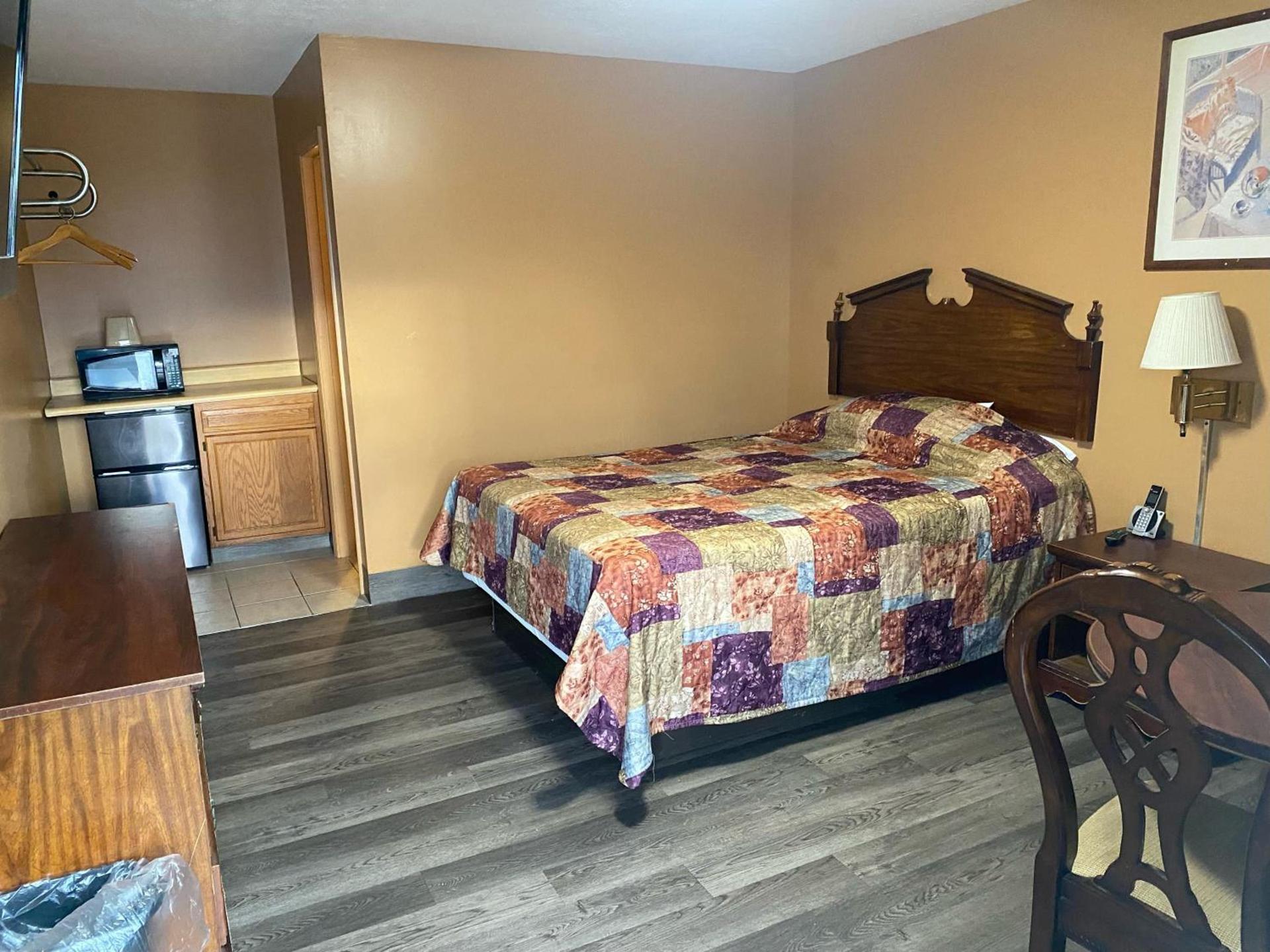 Hoosier Travel Lodge photo 7
