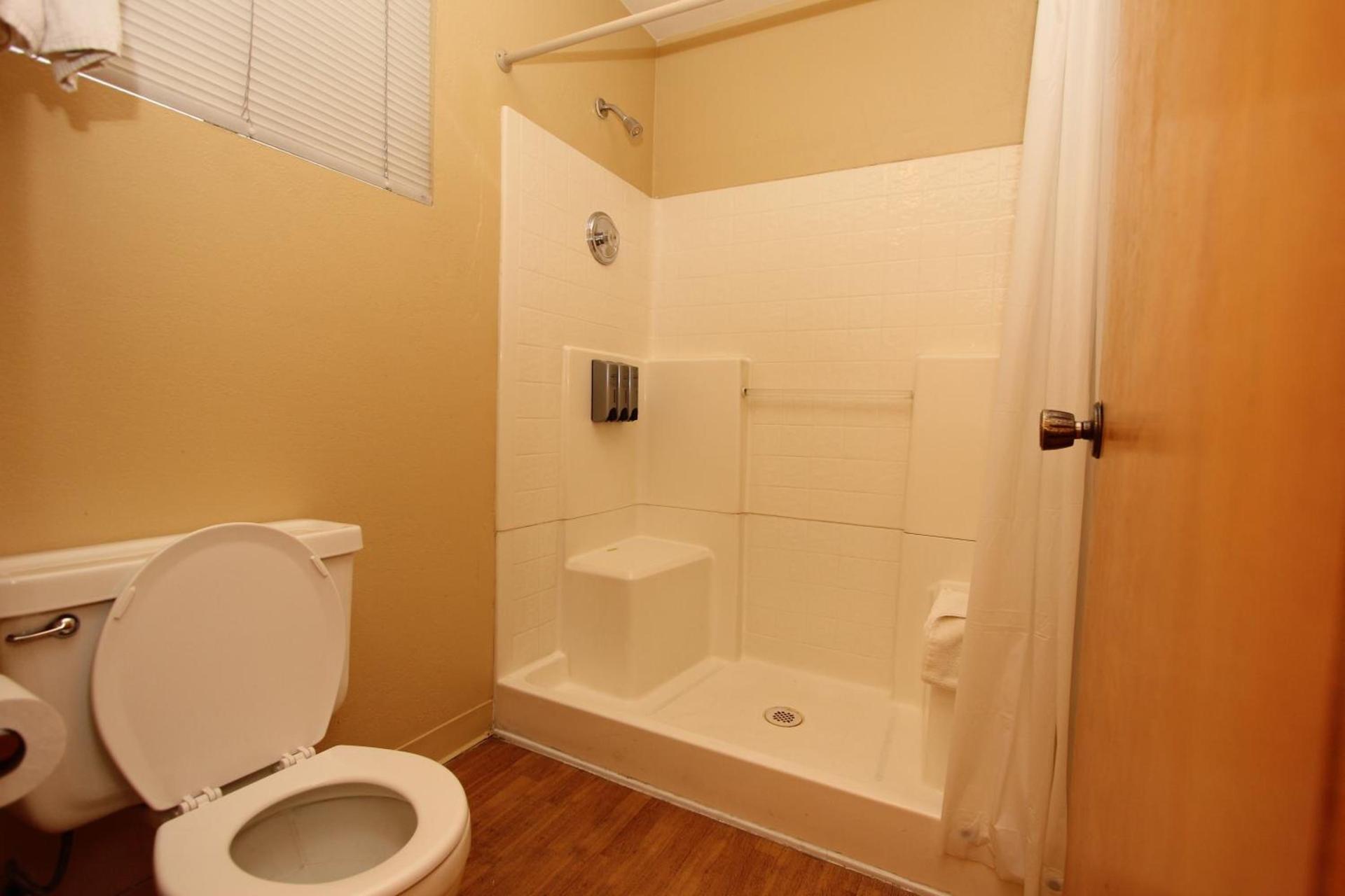 Oakhurst Lodge photo 9