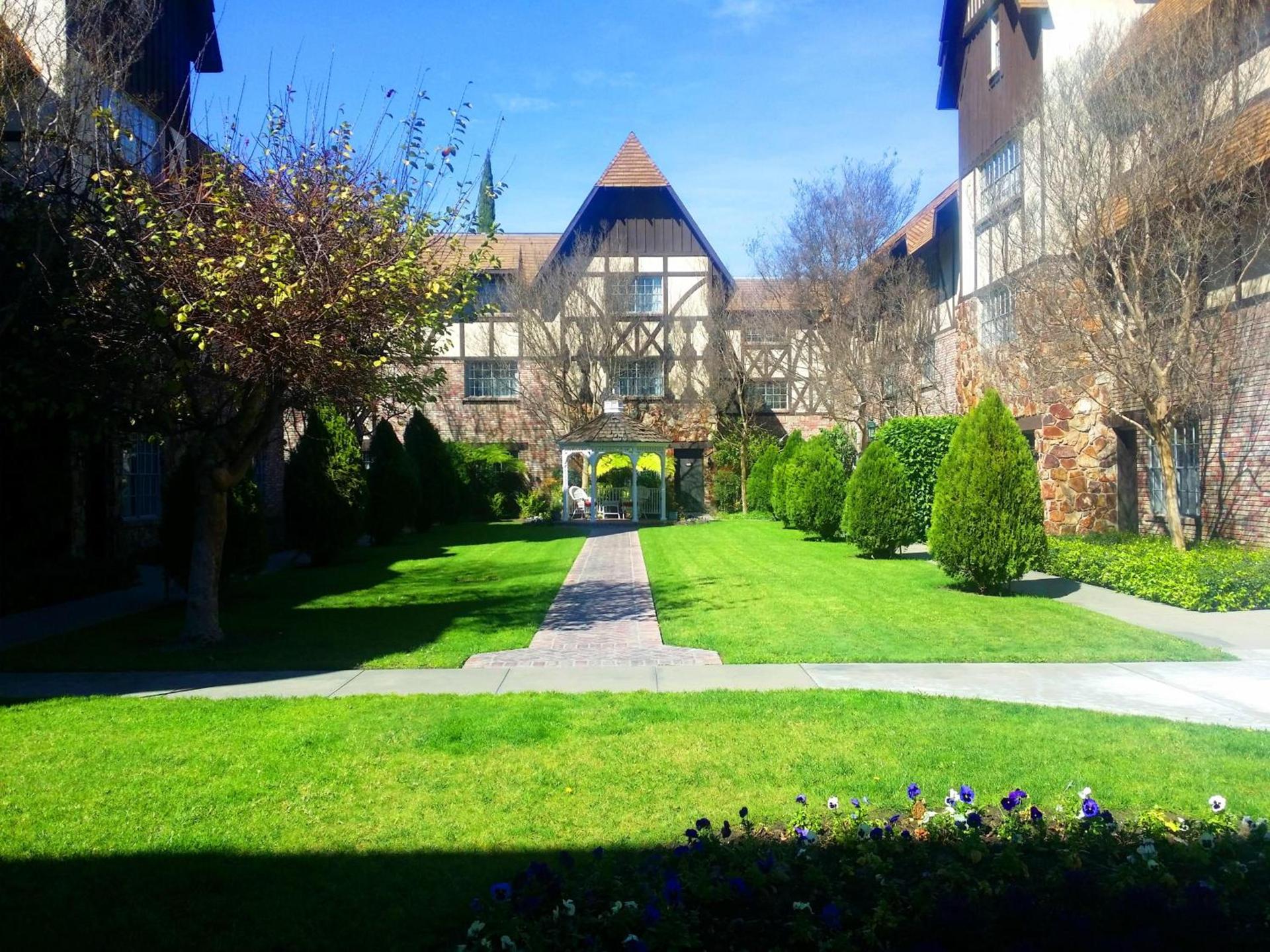 Anaheim Majestic Garden Hotel photo 29