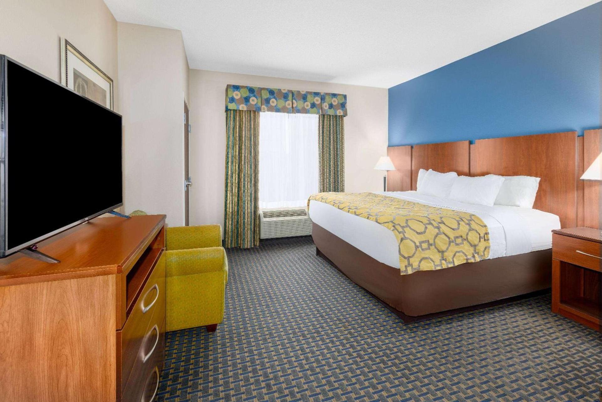 Baymont by Wyndham Pratt photo 14