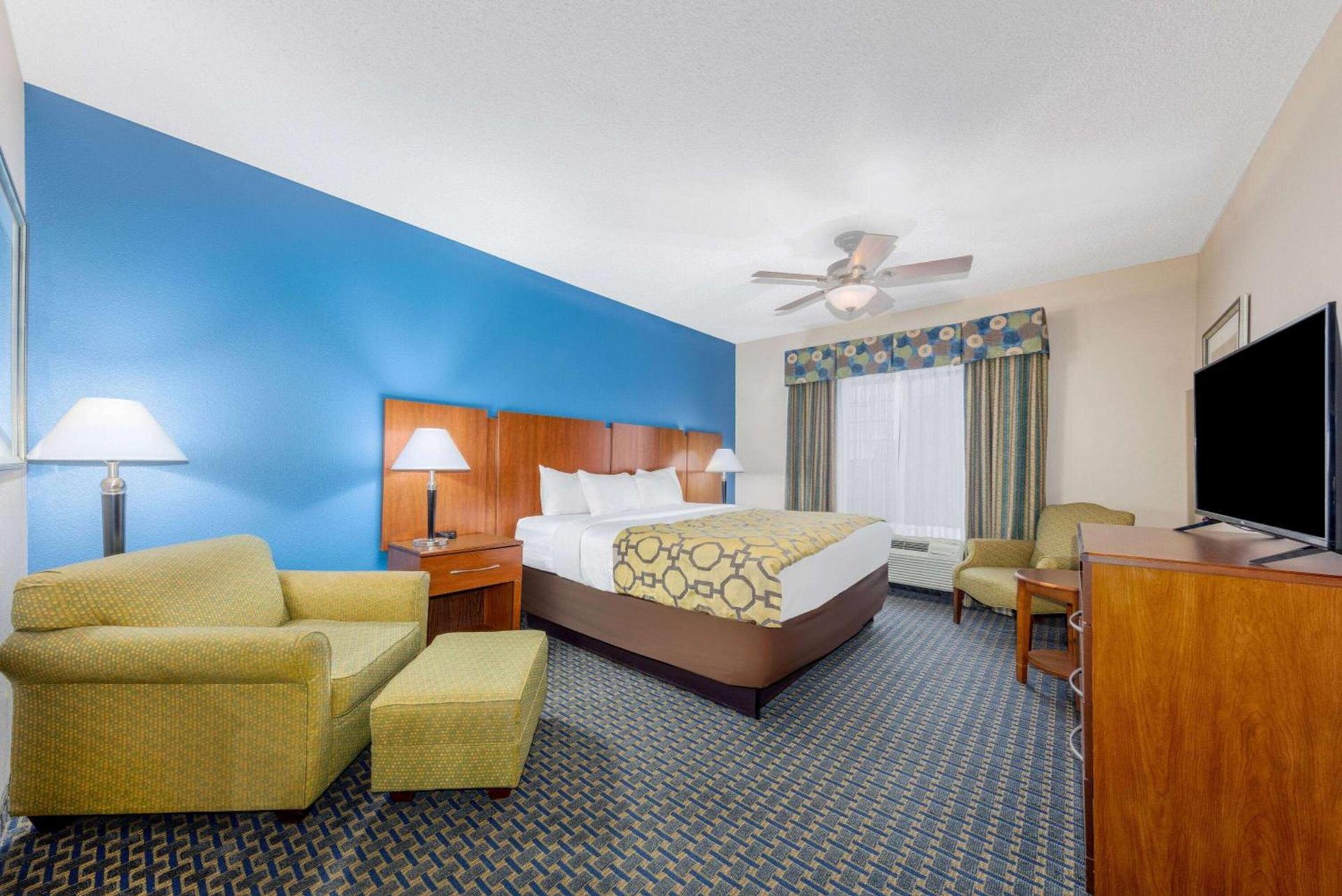 Baymont by Wyndham Pratt photo 36