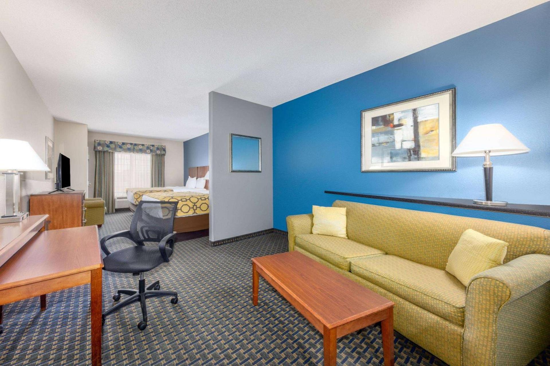 Baymont by Wyndham Pratt photo 21