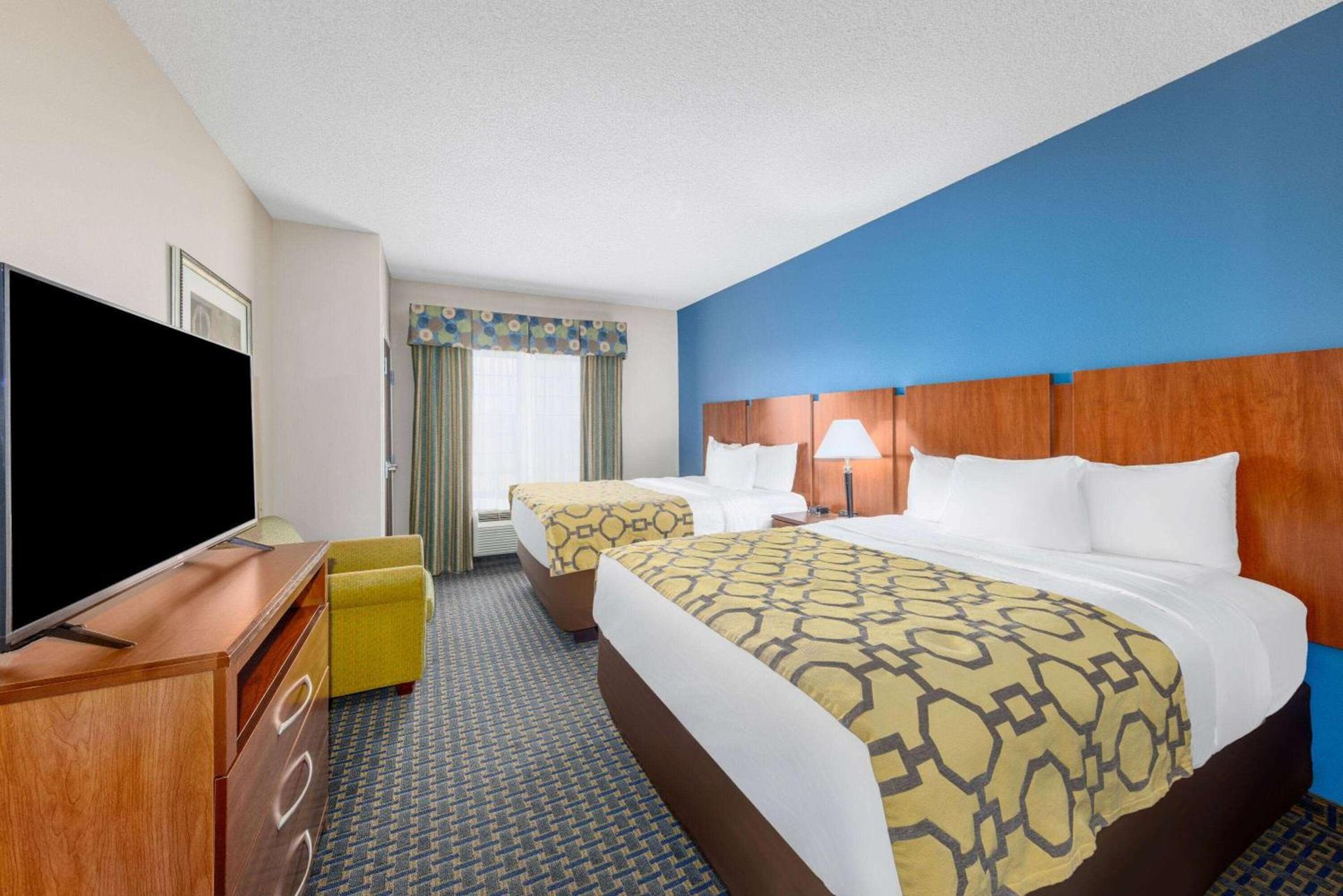 Baymont by Wyndham Pratt photo 19