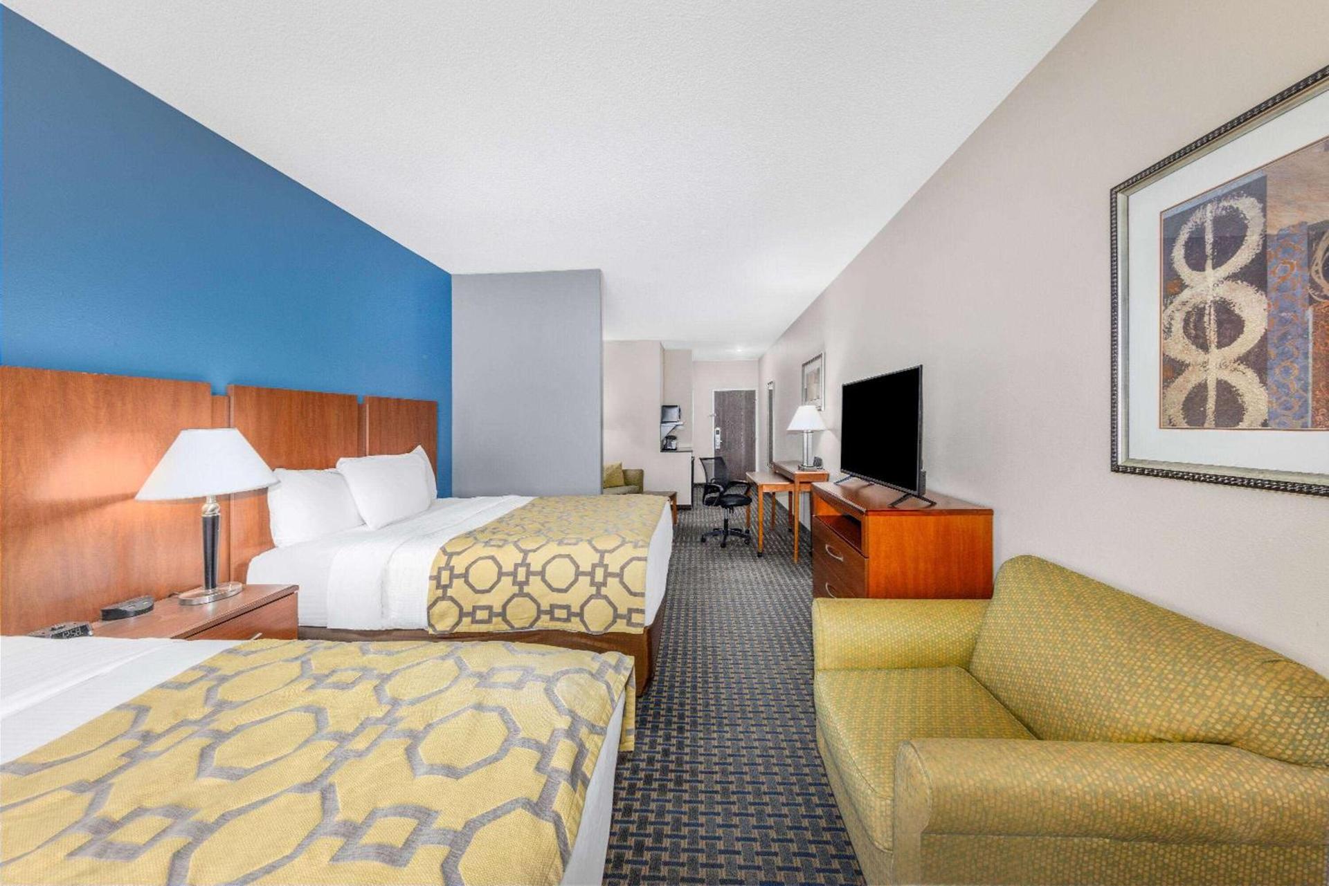 Baymont by Wyndham Pratt photo 20