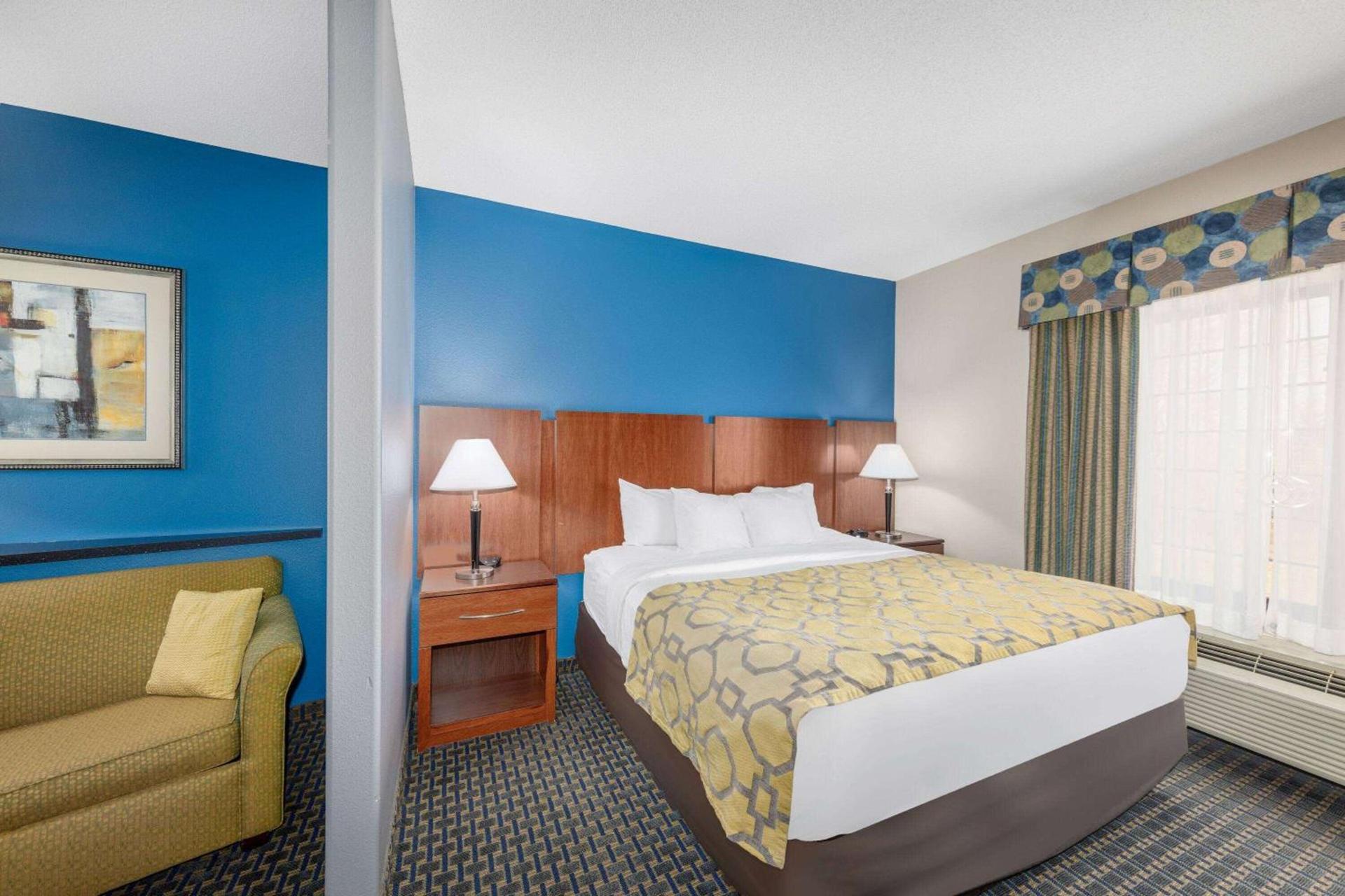 Baymont by Wyndham Pratt photo 22